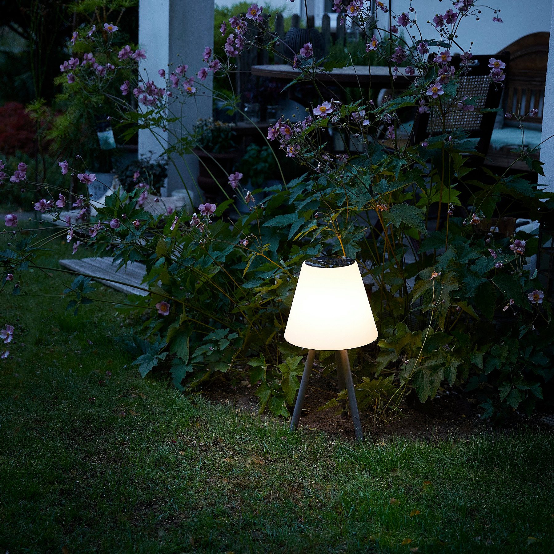 Northpoint LED Solarleuchte LED Lampe Solar Panel und integriertem Akku kabellos