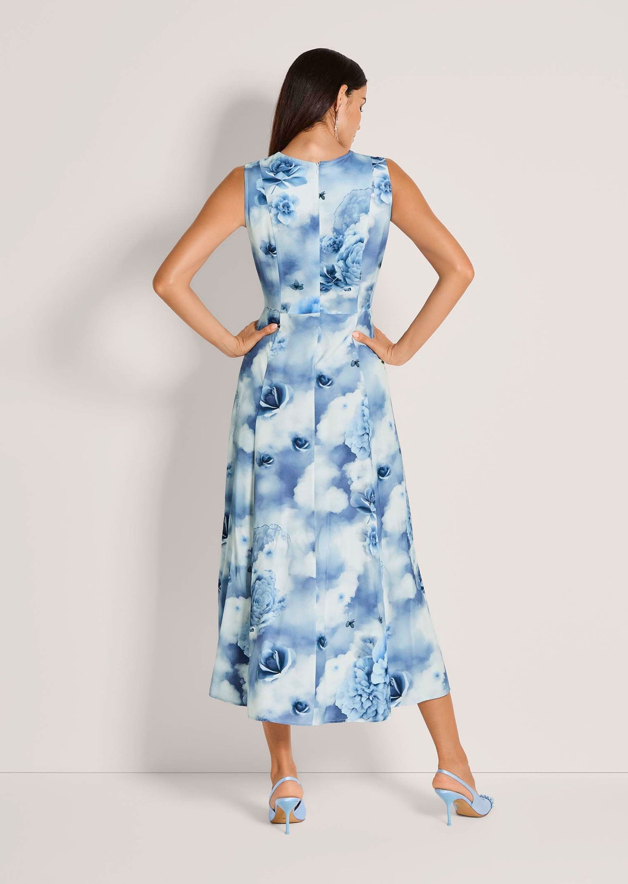 MADELEINE Maxikleid Druckkleid mit floralem Print Sommerkleid mit Rundhals, Teilungsnähten, Wadenlänge und ohne Arm