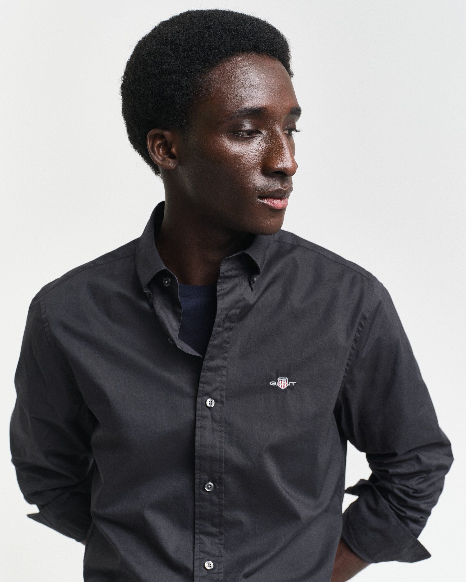 Gant Langarmhemd SLIM CLASSIC POPLIN SHIRT mit klassischer Logostickerei auf der Brust – Bild 3 von 5