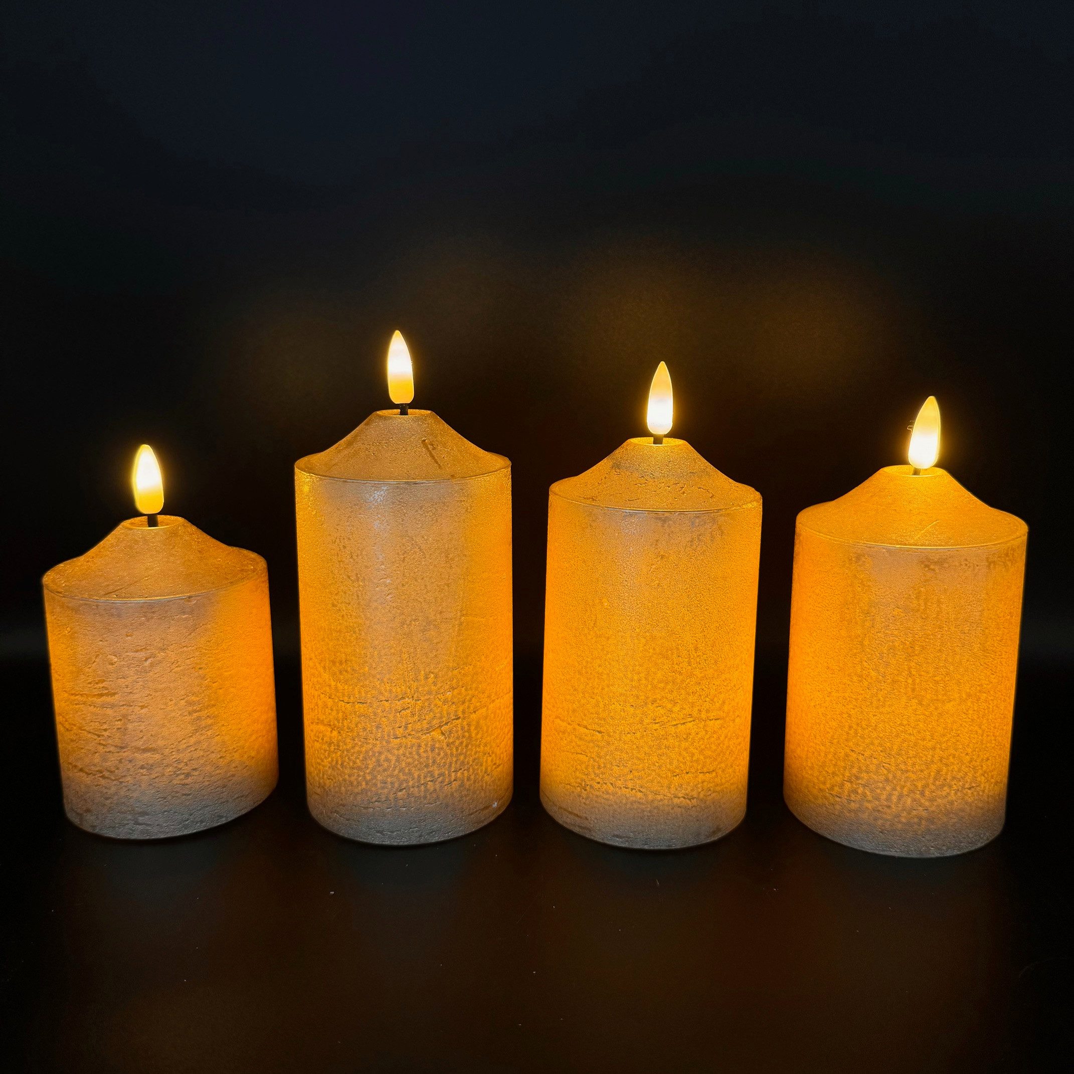 Online-Fuchs LED-Kerze 4 er Set LED-Spitzkerzen mit Fernbedienung und Timerfunktion (Rot, Silber, Roségold, Champagner, Taubenblau und Weiß, realistische Flamme), Kerzen für Weihnachten, Adventskranz