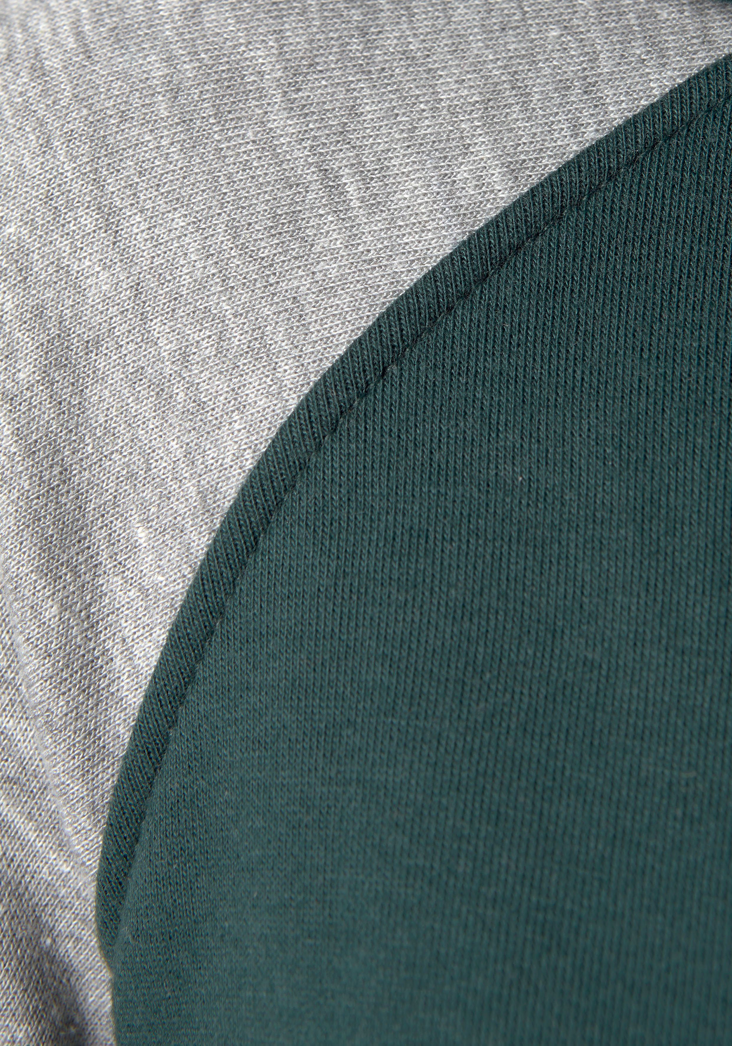 Ärmeln, farblich Bench. Loungeanzug abgesetzten Loungewear dunkelgrün-hellgrau Kapuzensweatjacke mit