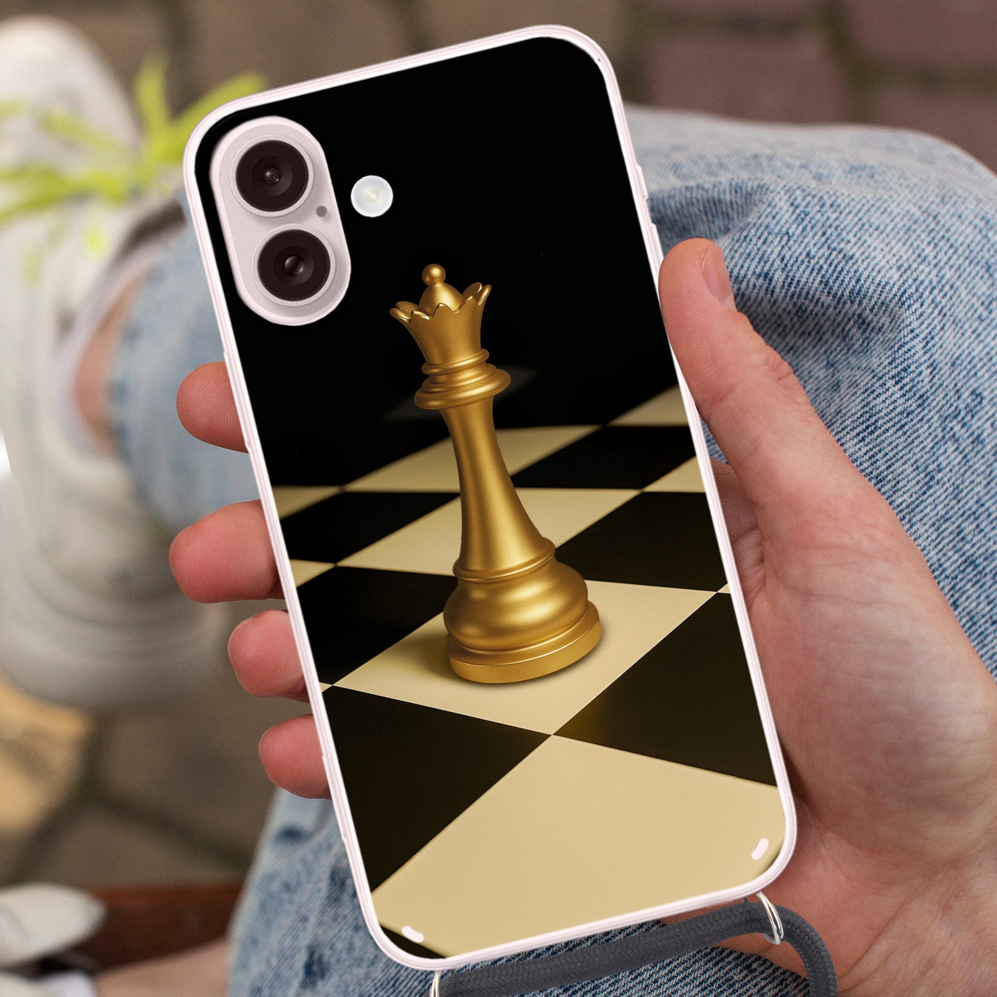 MuchoWow Handyhülle für Apple iPhone 16 Dame - Schachfigur - Blockiert - Gold, Tragbare Handyhüllen mit Kette zum umhängen, Handykette Handyband
