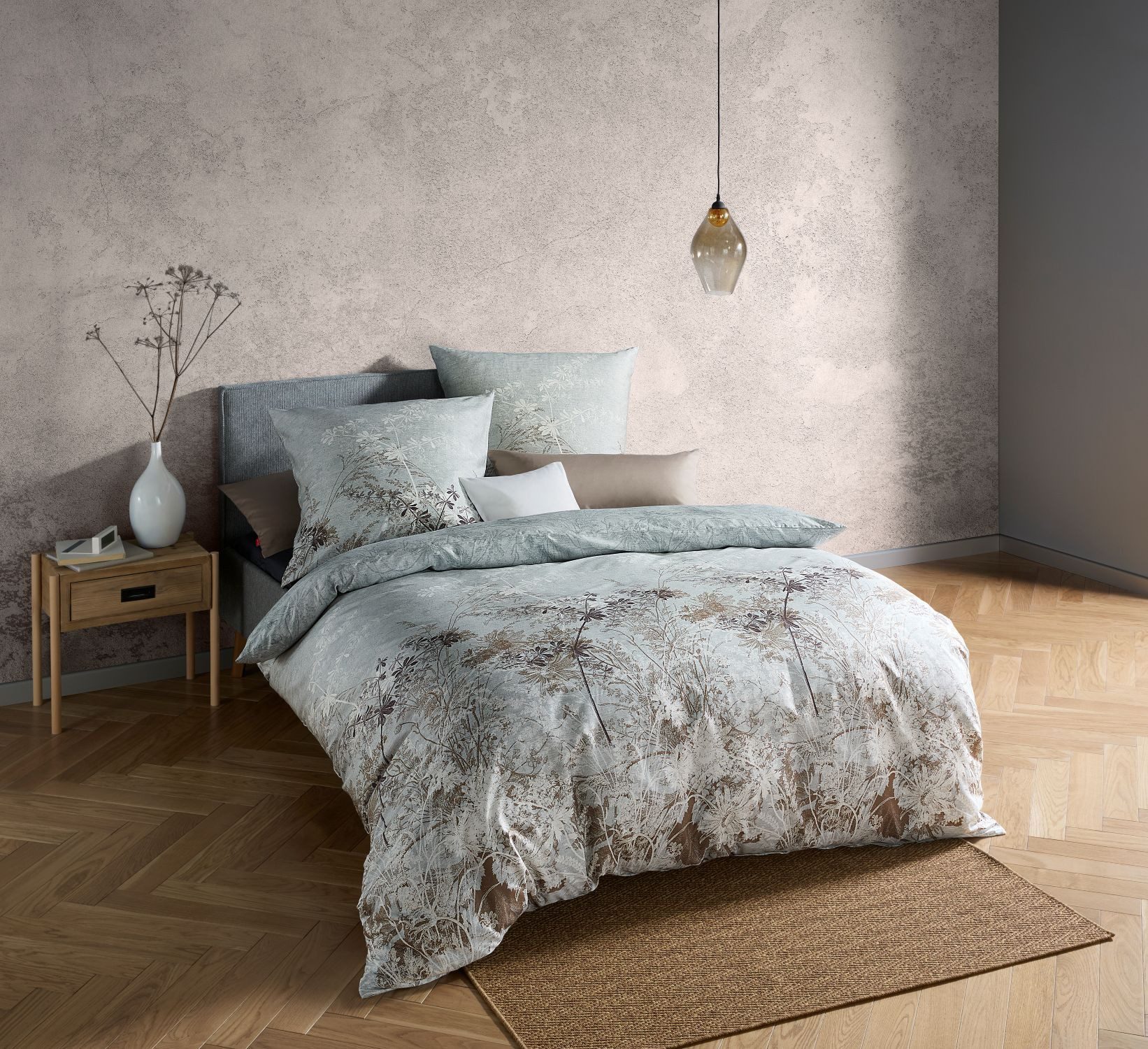 fleuresse Bettwäsche Fleuresse Mako-Satin Bettwäsche 135x200 Gräser Zweige braun grau beige, Mako-Satin, 2 teilig, für Sommer und Winter