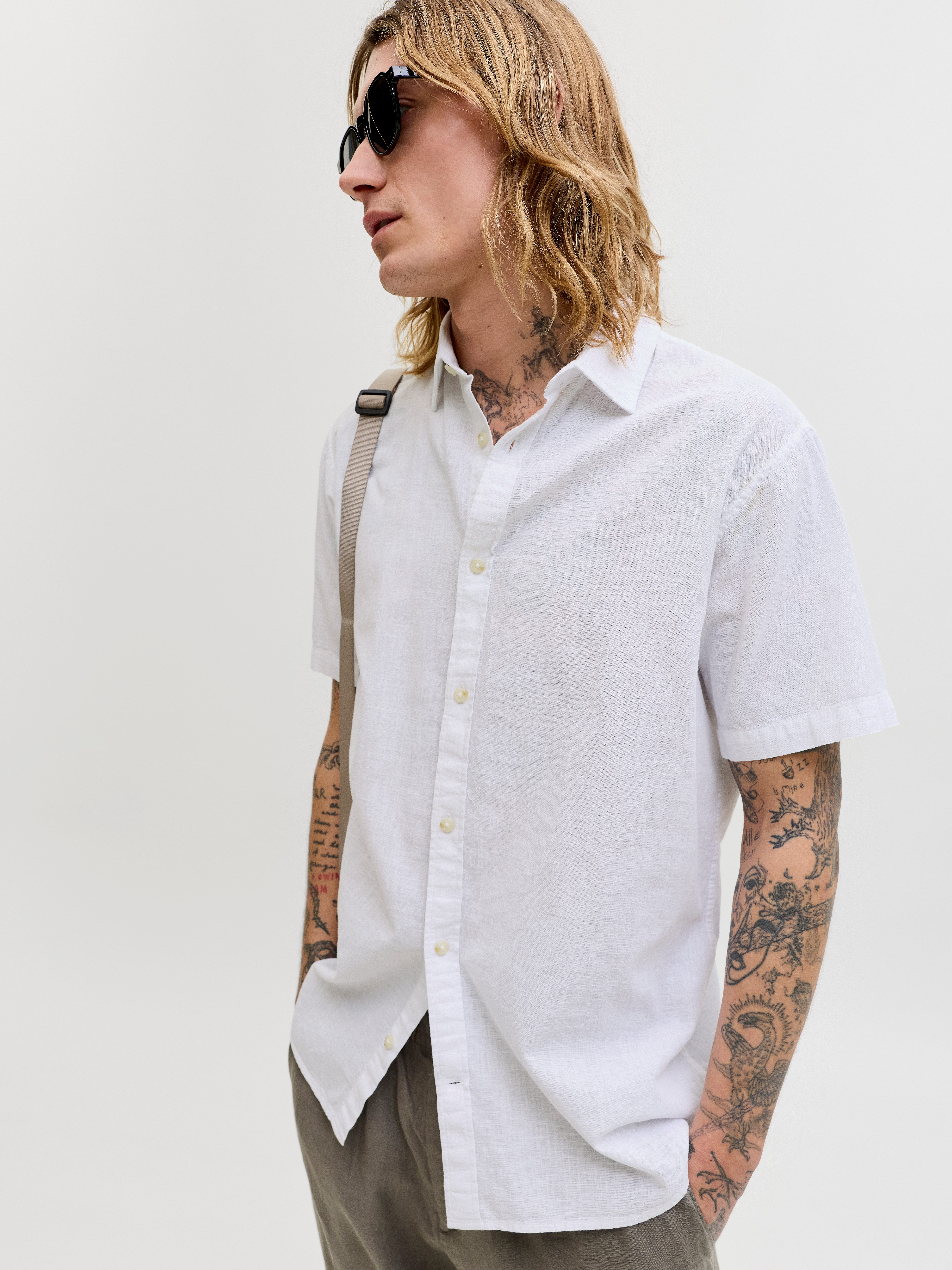 Jack & Jones Kurzarmhemd JJESUMMER LINEN BLEND SHIRT S/S SN Baumwolle mit Leinen, regular fit