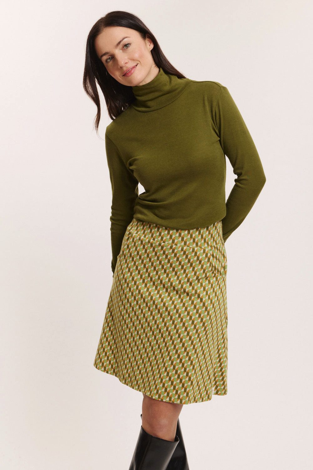 Tranquillo A-Linien-Rock kurz Damen Sabinee aus Bio-Baumwolle Schlupfform Seitentaschen GOTS-zertifizierter Jacquard-Rock mit Raspberry Leaves-Motiv