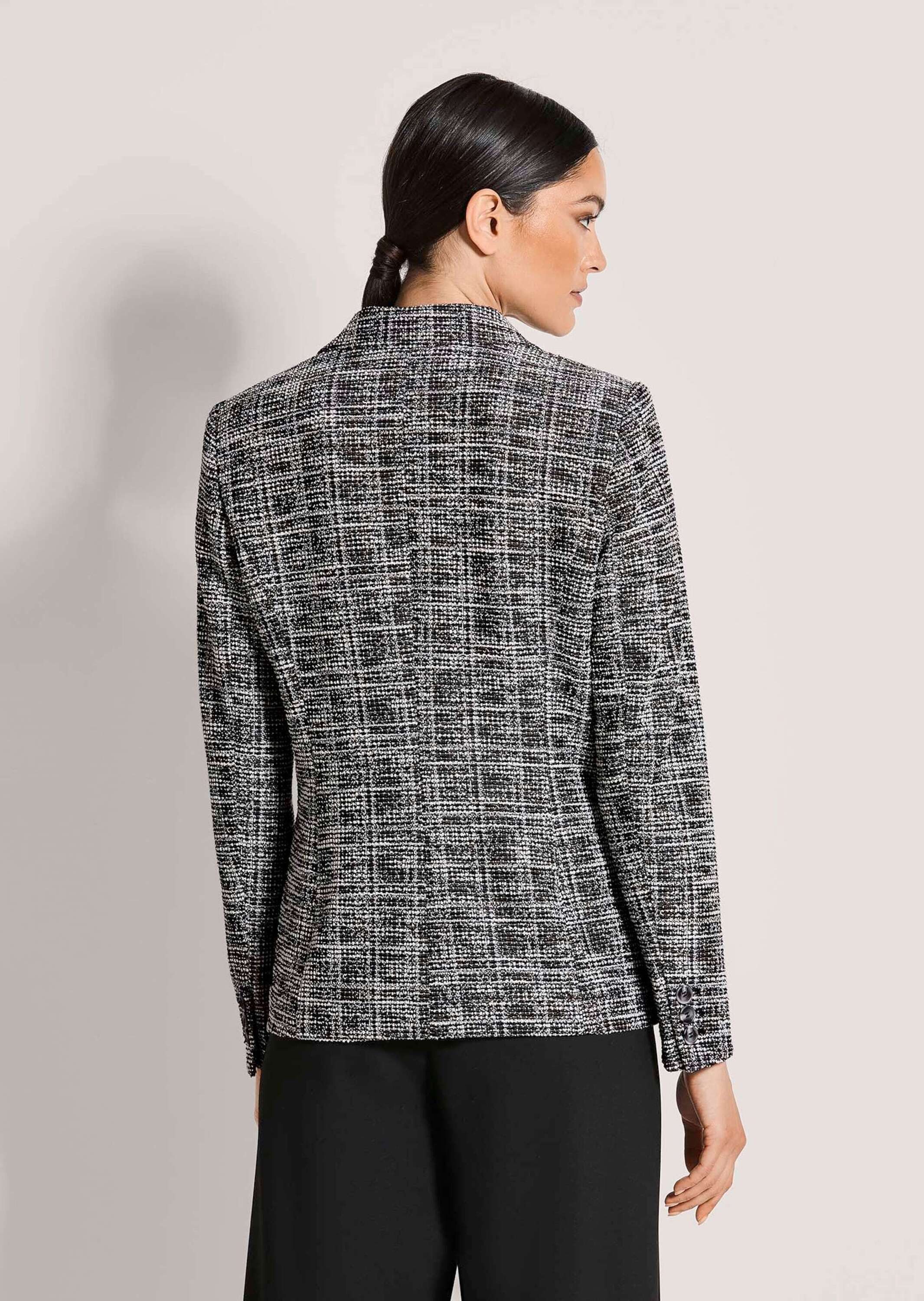 MADELEINE Kurzblazer Jerseyblazer mit Reverskragen Glanzblazer mit Knopfverschluss, aufgesetzten Taschen und Langarm