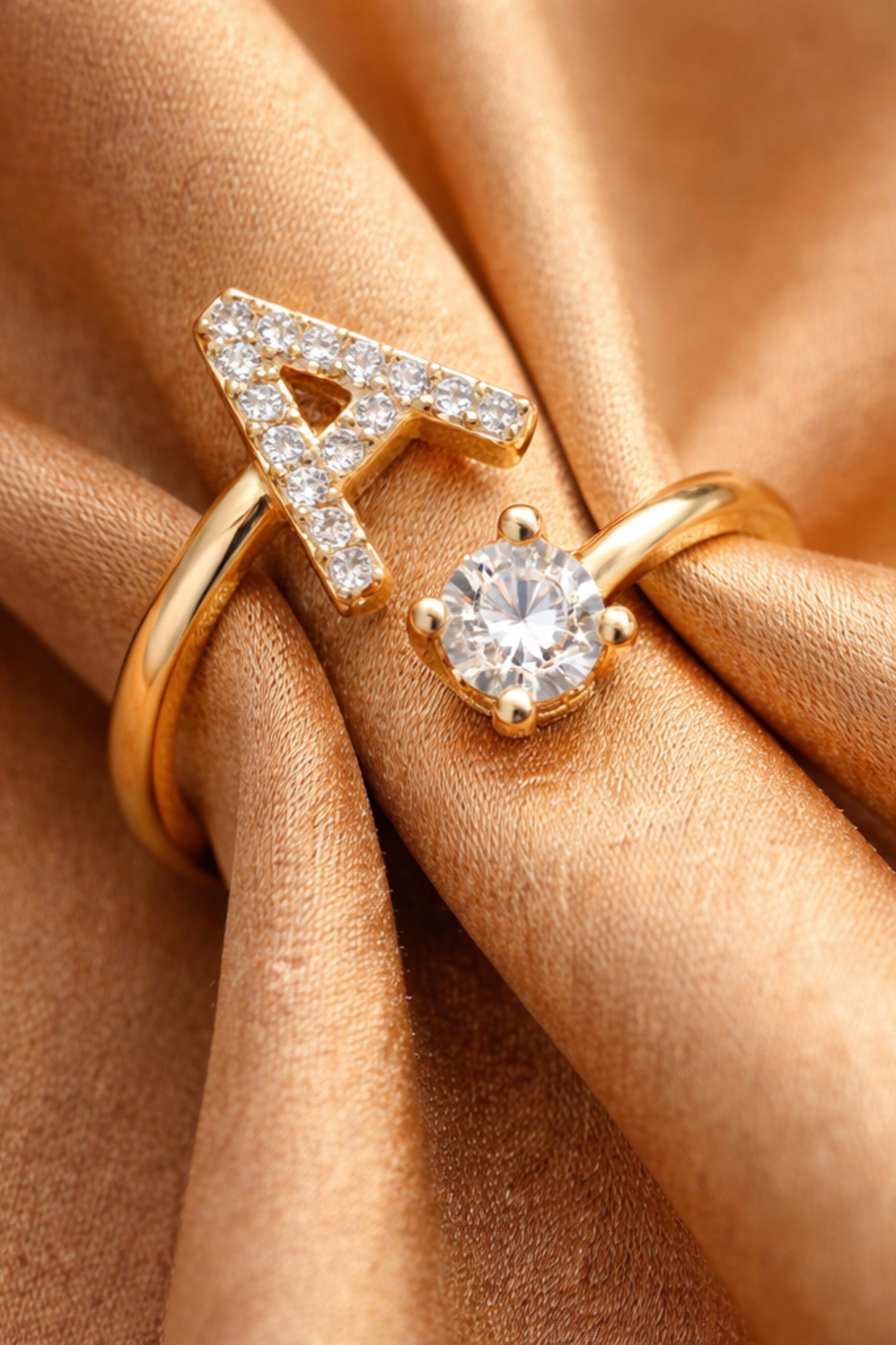 S&T Design Fingerring Buchstaben Ring Damen 14K Gold Vergoldet Silber Verstellbar Wasserfest (Goldring Geschenke für Frauen Freundin Mädchen Schmuck, 1-tlg., Buchstabenring), Damenring langlebigem Edelstahl Verstellbare Größe 50 - 60 Modeschmuck