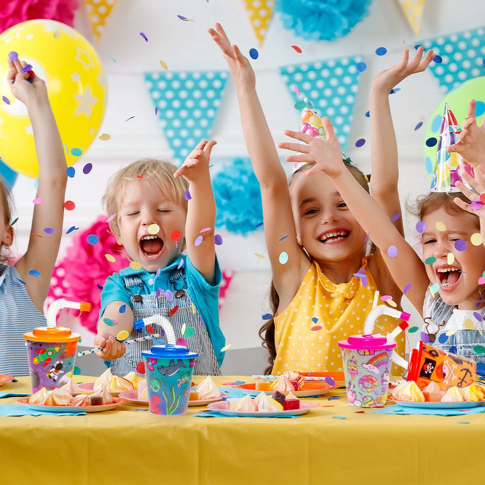 LG-Imports Kinderbecher Kinder Trinkbecher – 250 ml – 12 Stück – Mit Motiv, Deckel & Strohhalm, 12-tlg., Kunststoff