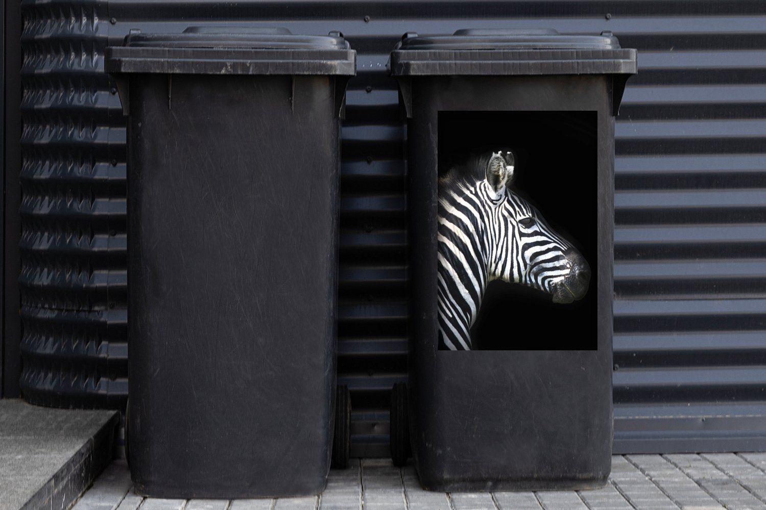 MuchoWow Wandsticker auf schwarzem Abfalbehälter Zebra Container, der Mülltonne, (1 Mülleimer-aufkleber, Seite von St), Sticker, Hintergrund