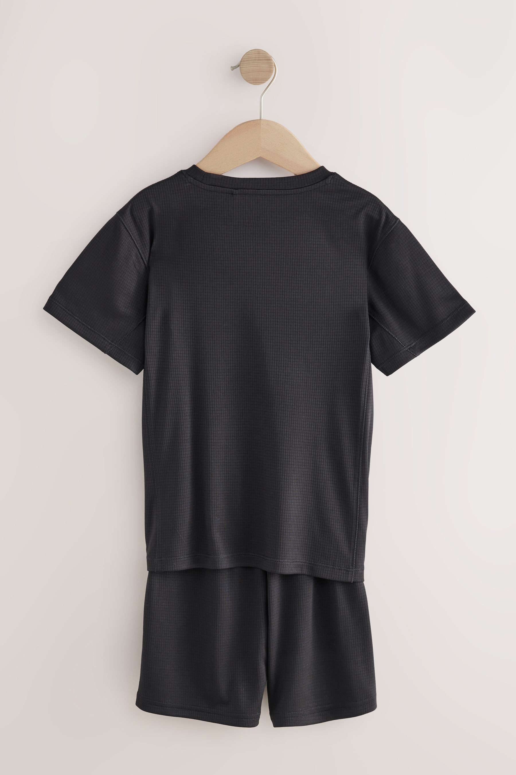 Next T-Shirt & Shorts Set aus sportlichem T-Shirt und Shorts (2-tlg)
