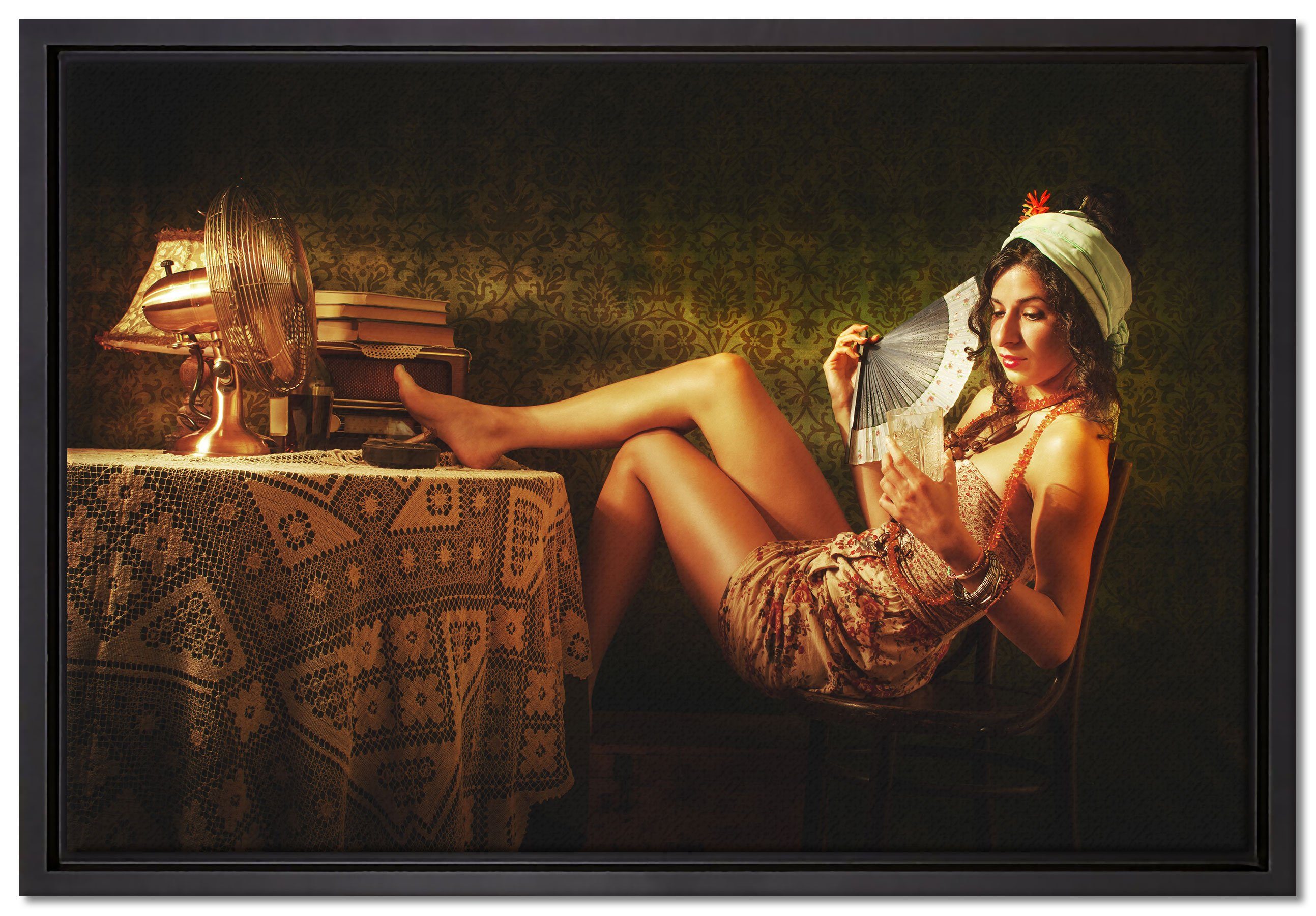 Pixxprint Leinwandbild Frau Fächer Drink, Wanddekoration (1 St), Leinwandbild fertig bespannt, in einem Schattenfugen-Bilderrahmen gefasst, inkl. Zackenaufhänger