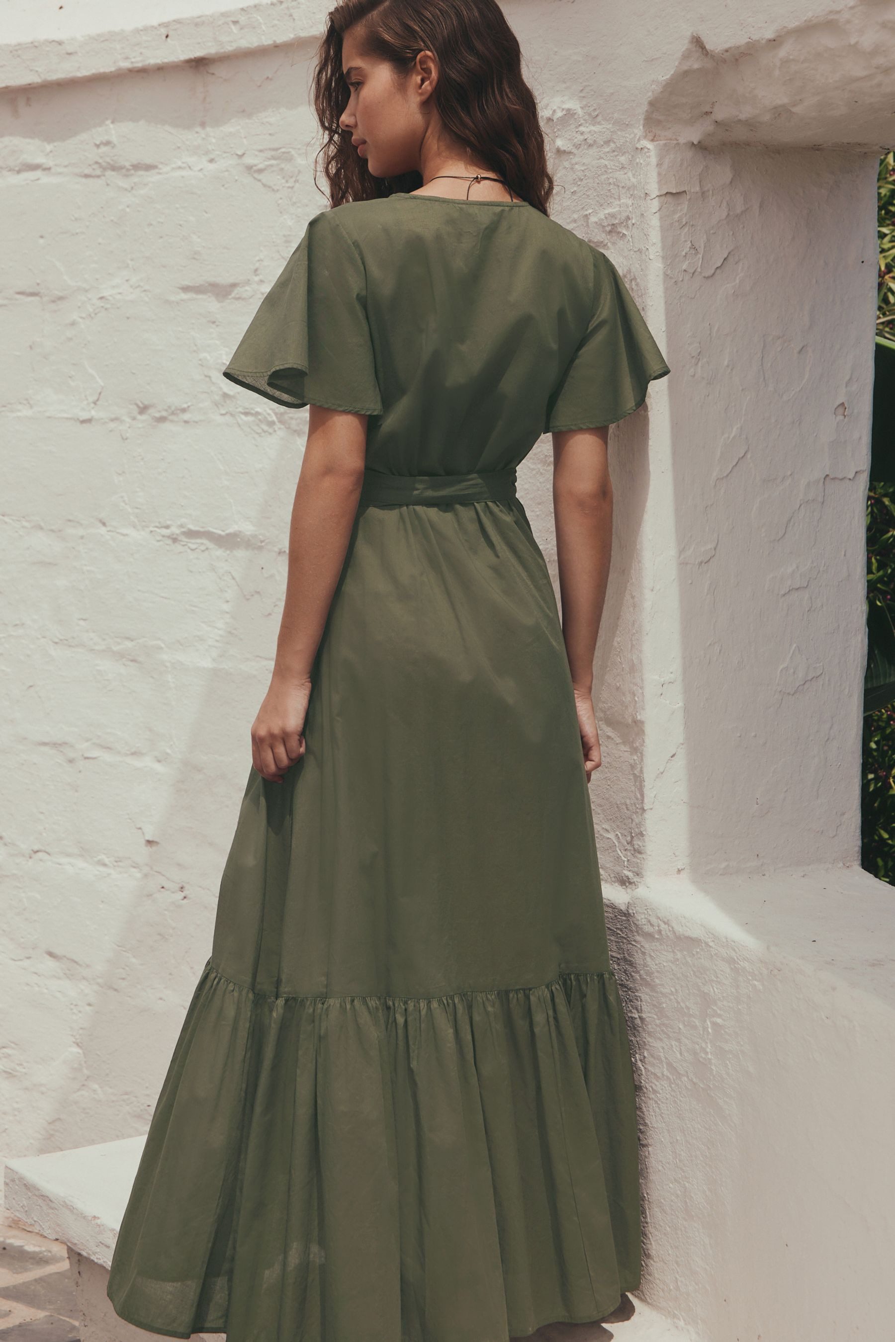 Next Wickelkleid Maxikleid in Wickeloptik mit Flatterärmeln (1-tlg)