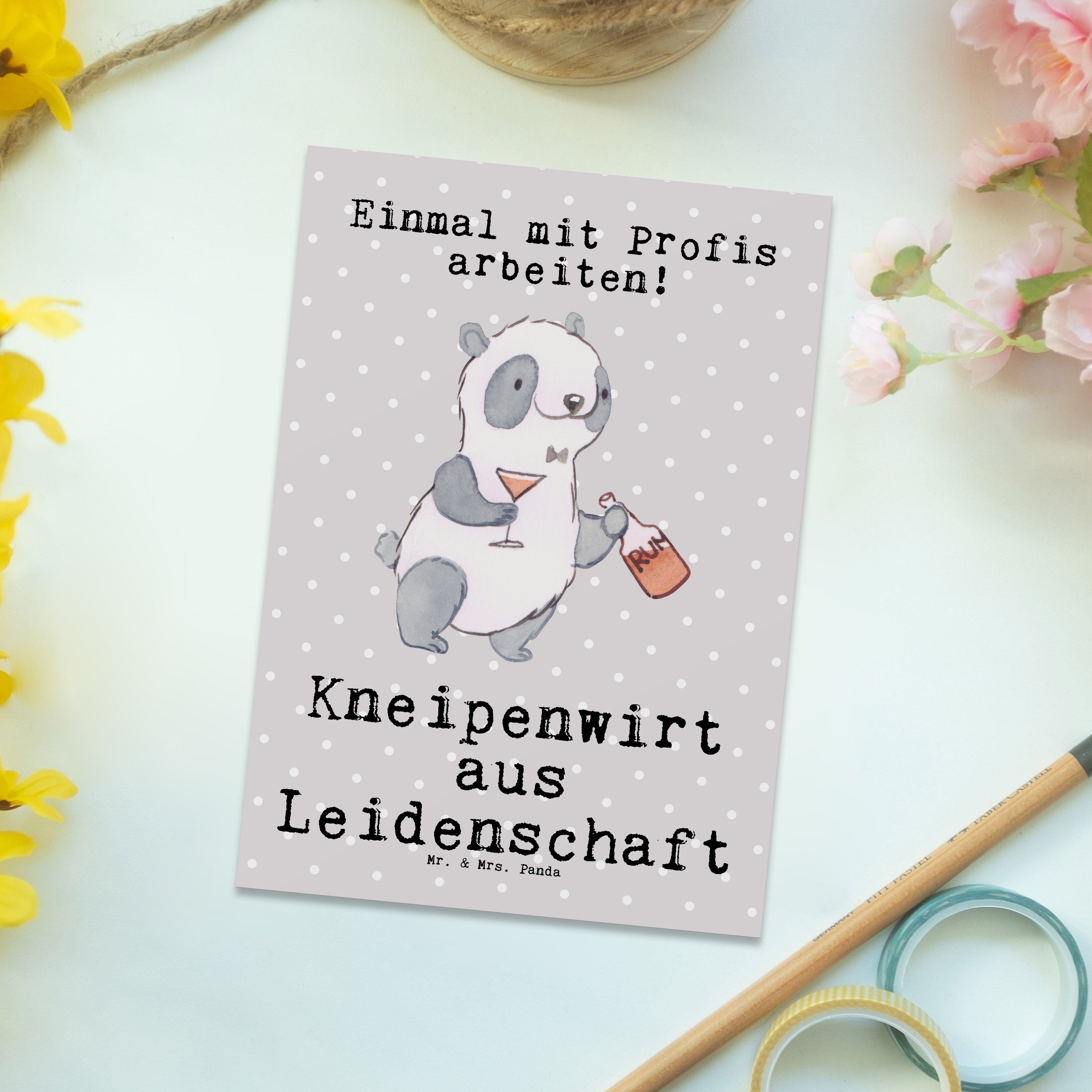 Mr. & Mrs. Panda Postkarte Kneipenwirt aus Leidenschaft - Grau Pastell - Geschenk, Gastwirt, Erö
