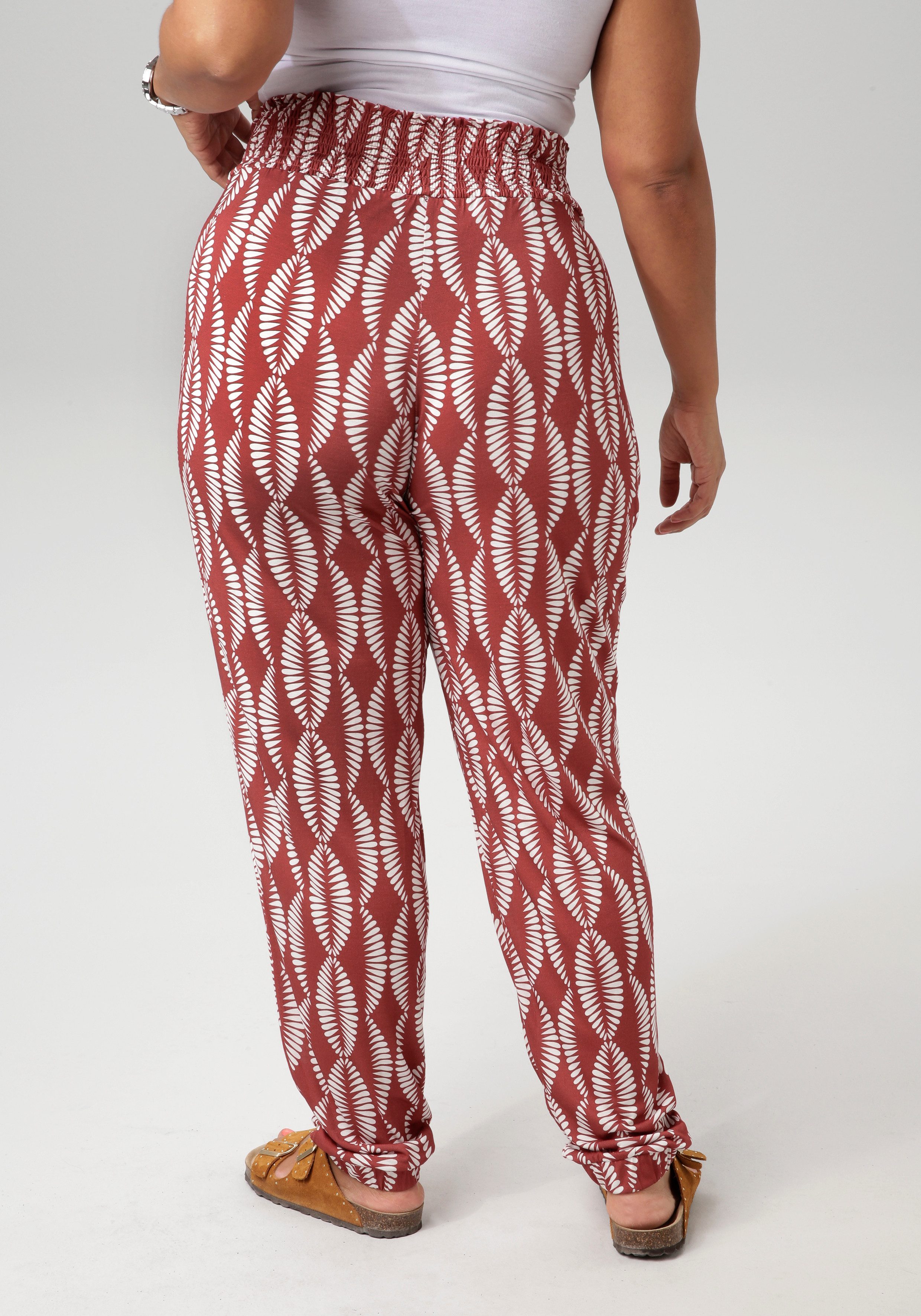 Aniston PLUS Schlupfhose mit grafischen Blättern günstig online kaufen