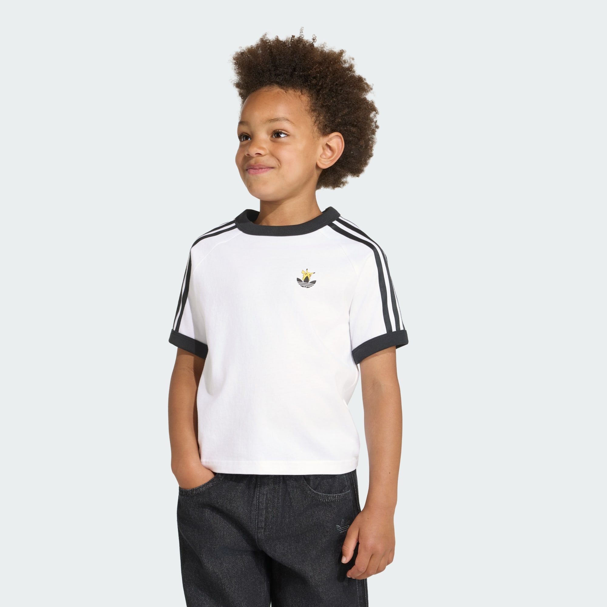 adidas Originals T-Shirt ADIDAS POKÉMON CALI T-SHIRT, LOCKER GESCHNITTEN (1-tlg)