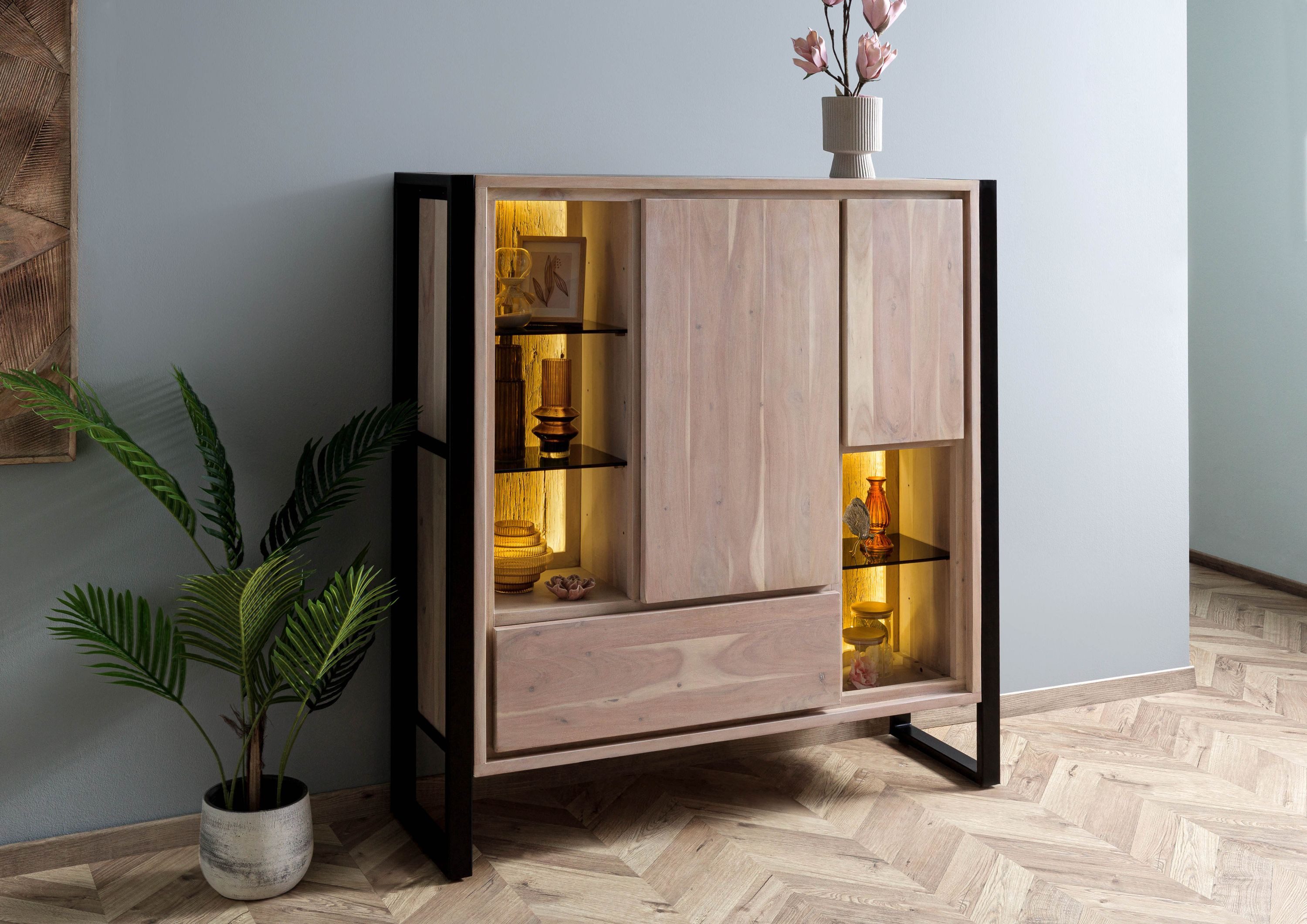 Massivmoebel24 Highboard (Massivholz), Akazie / Altholz 130x40x140 natur lackiert DENVER #100