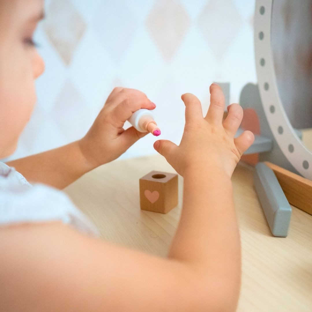 Mamabrum Spielzeug-Frisierkoffer Kinder Schminktisch – Holz Schminkkommode mit Zubehör