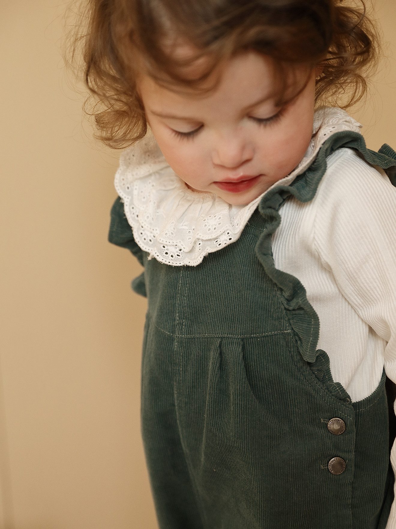 vertbaudet Jumpsuit Mädchen Baby Cord-Latzhose mit Volants