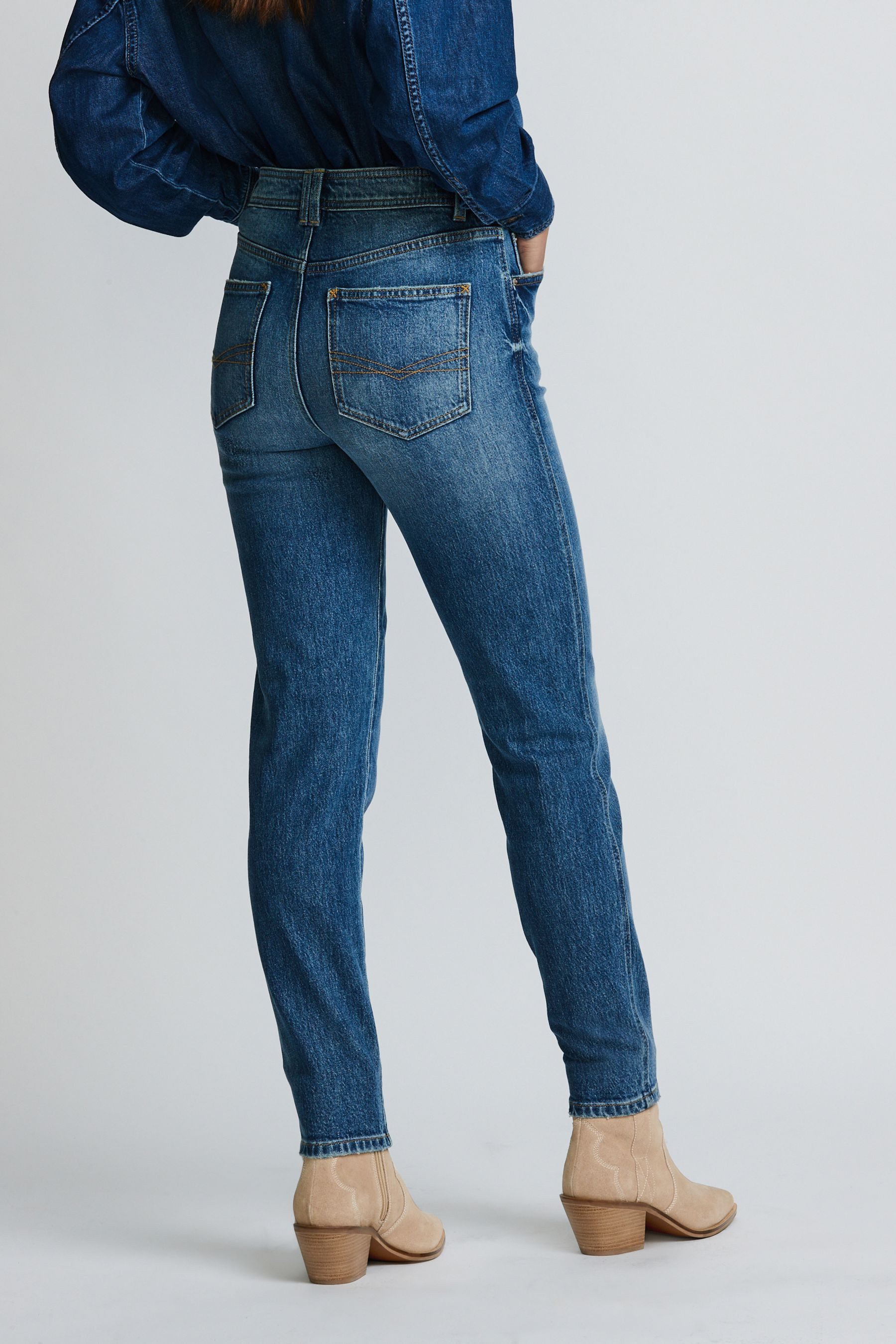 Next Mom-Jeans Mom Jeans mit Komfort-Stretch, Kurzgröße (1-tlg)
