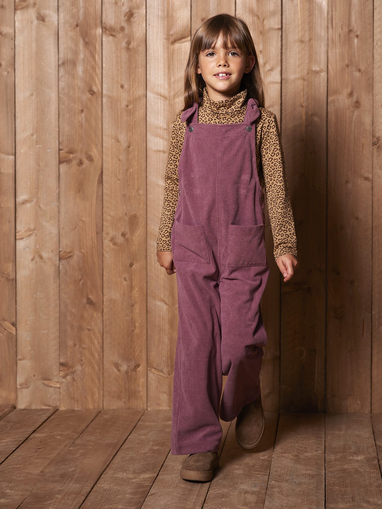 vertbaudet Jumpsuit Mädchen Samt-Latzhose mit weitem Bein