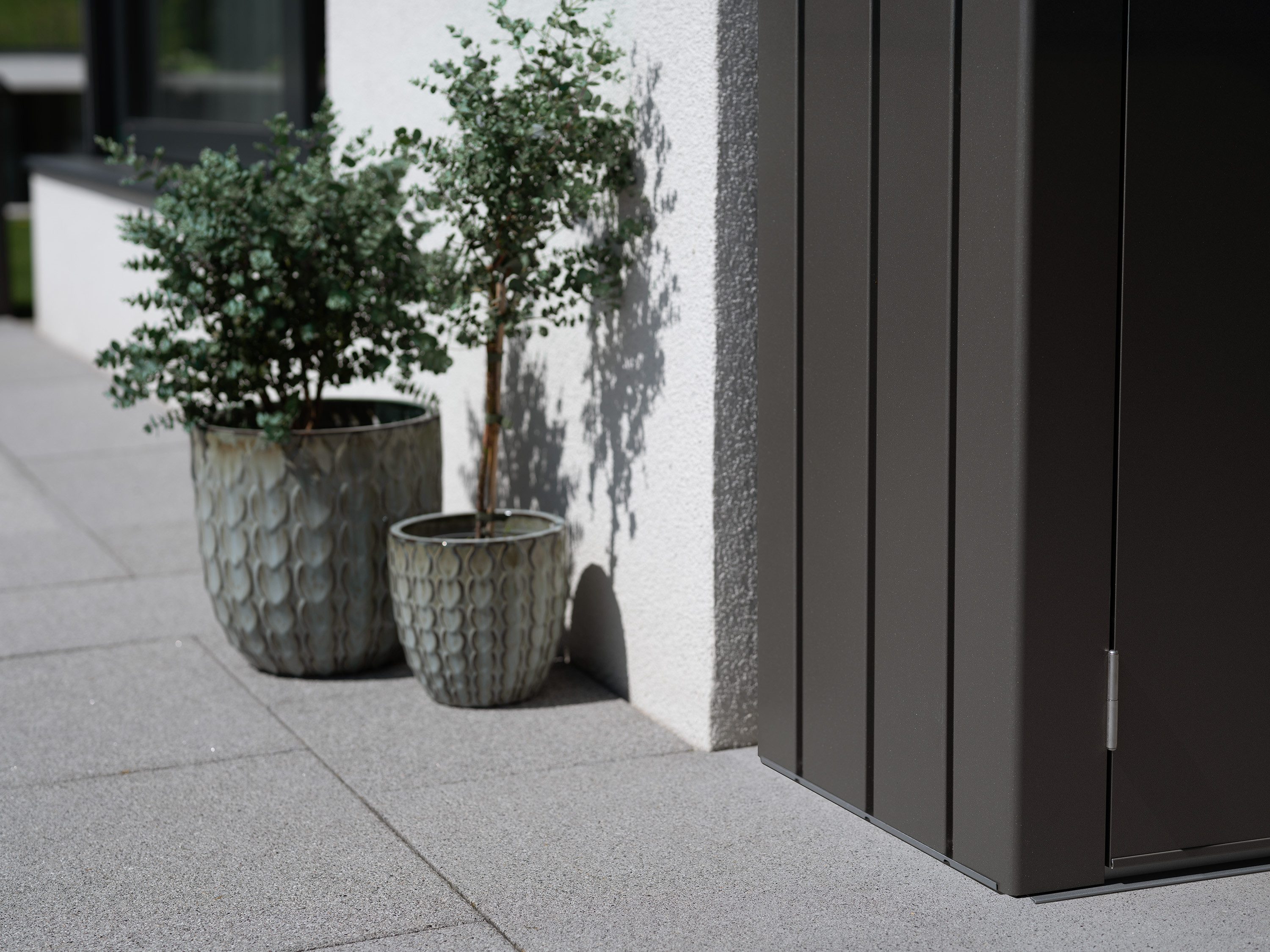 Biohort Mehrzweckschrank Romeo Gr. M high, verschiedene Farben 132x57x181 cm, der ideale Terrassenschrank aus Metall