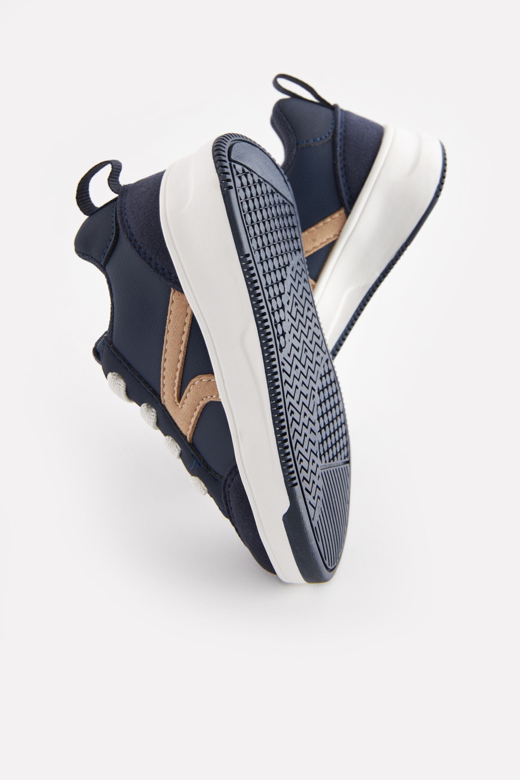 Next Sportschuh mit Elastikschnürung, weite Passform Sneaker (1-tlg)