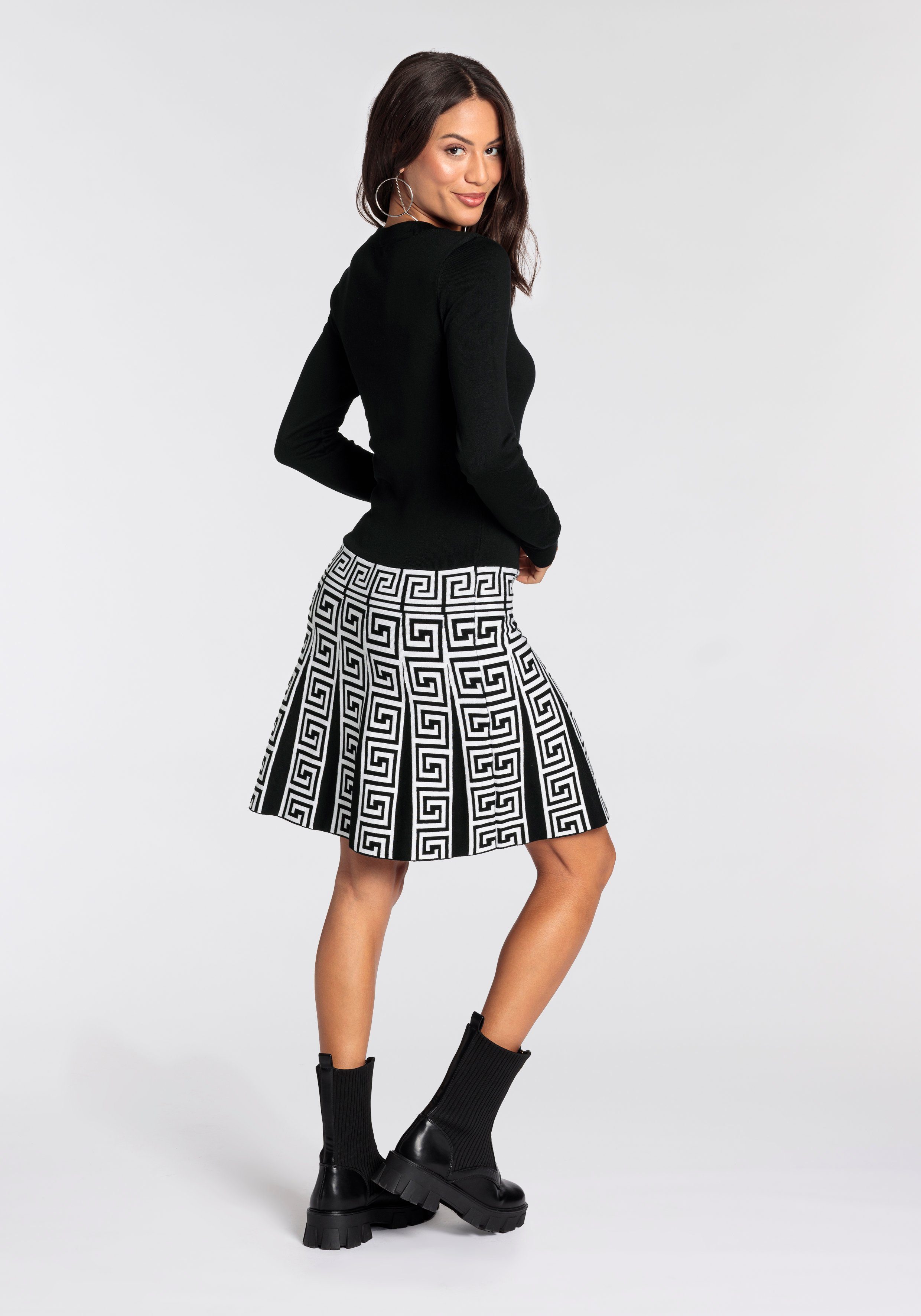 Melrose knitted dress for parties and festive occasions, short dress, figure-hugging