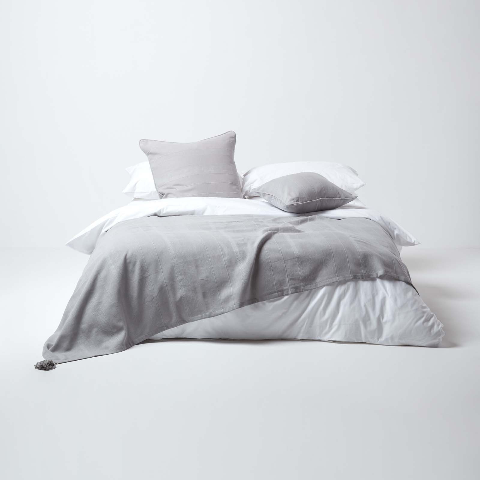 Plaid Tagesdecke Rajput, 100% Baumwolle, hellgrau, 150 x 200 cm, Homescapes