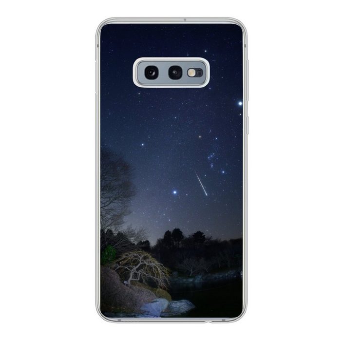 MuchoWow Handyhülle Eine Sternschnuppe über Japan Phone Case Handyhülle Samsung Galaxy S10e Silikon Schutzhülle