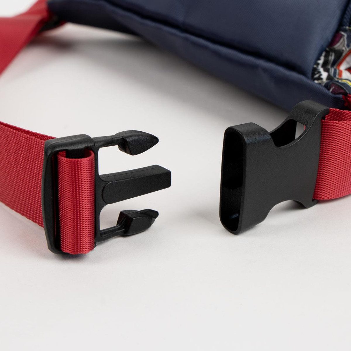 MARVEL Bauchtasche Avengers Kinder Superhelden Gürteltasche für Schule Freizeit Urlaub