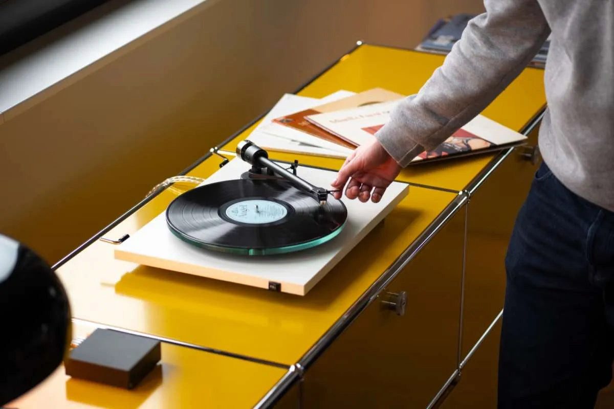 Pro-Ject Pro-Ject T2 - Schwarz Hochglanz Plattenspieler