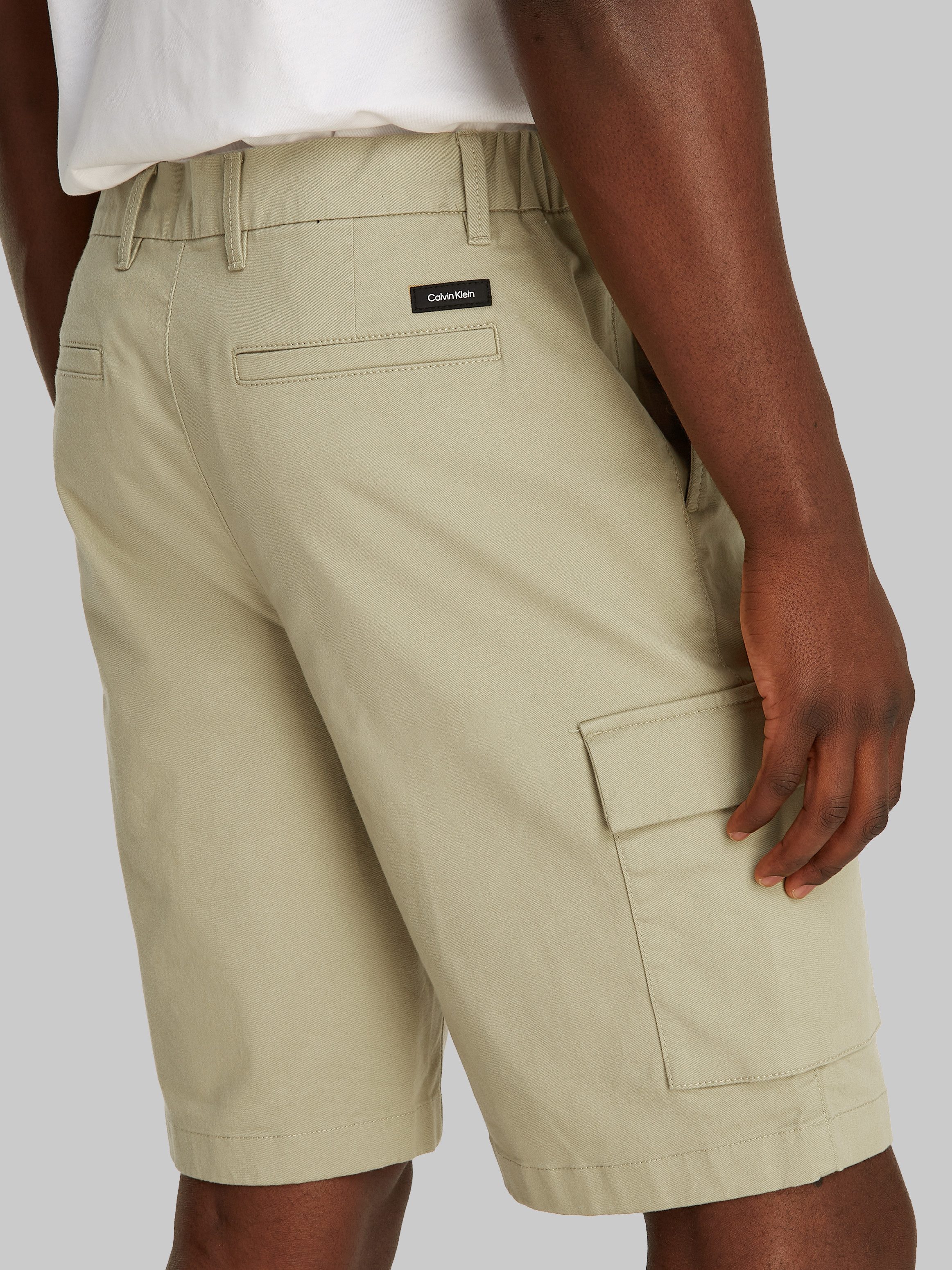 Calvin Klein Cargoshorts MODERN TWILL CARGO SHORT mit Logo-Patch günstig online kaufen