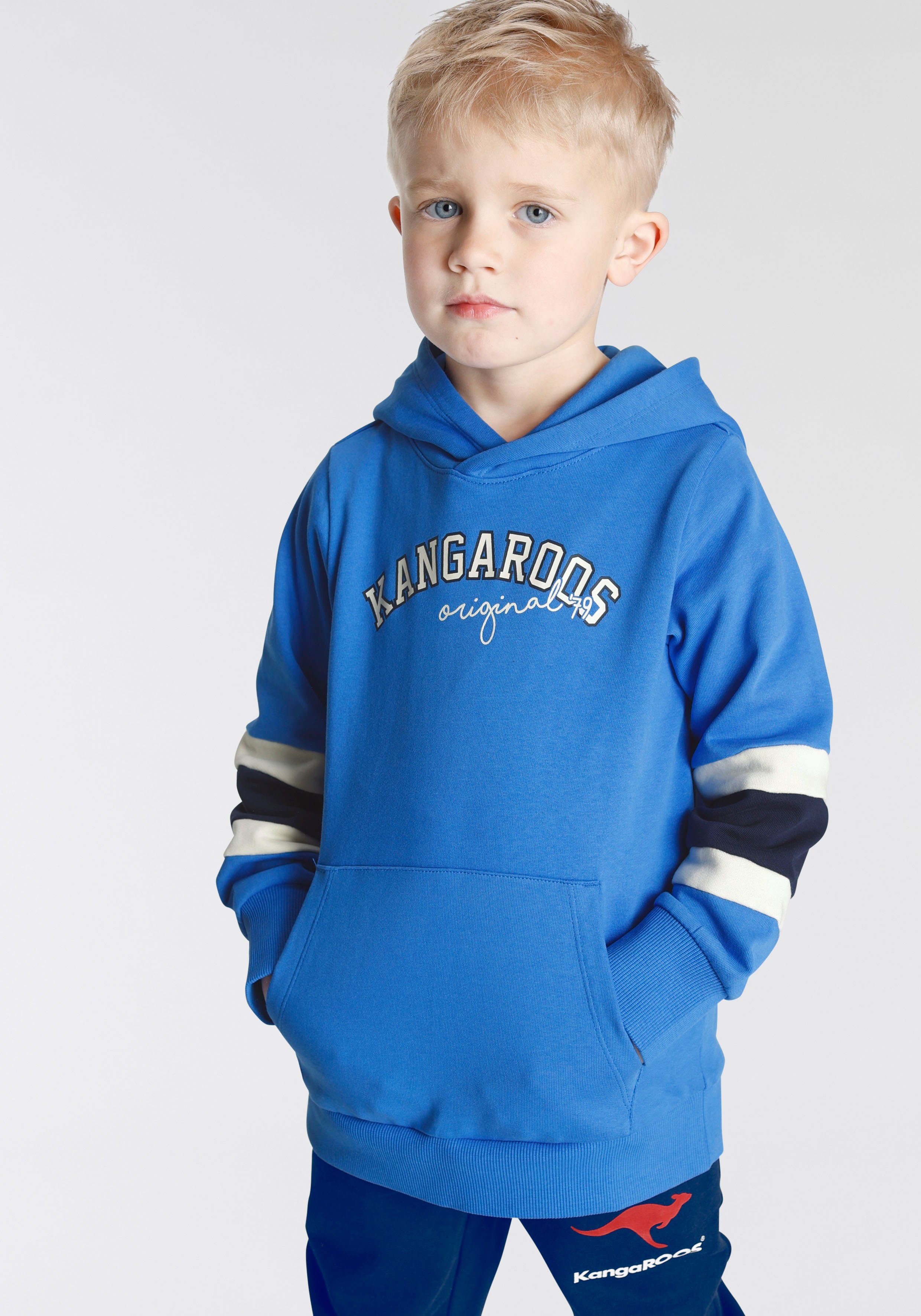 KangaROOS Kapuzensweatshirt Colorblocking, mit Streifen Mini für an Ärmeln, den Jungen