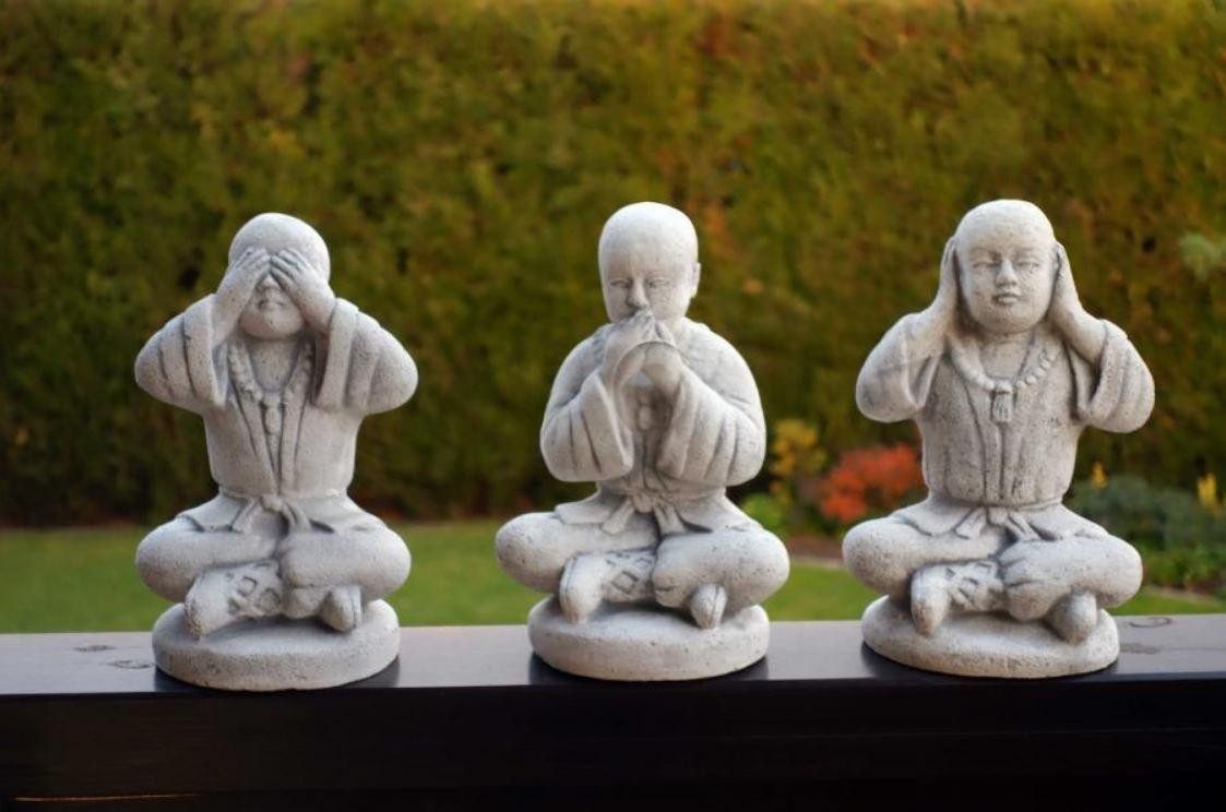 JVmoebel Skulptur Shaolin Kung Fu Figur aus Polyresin, detailreiche Statue, Made in Europa