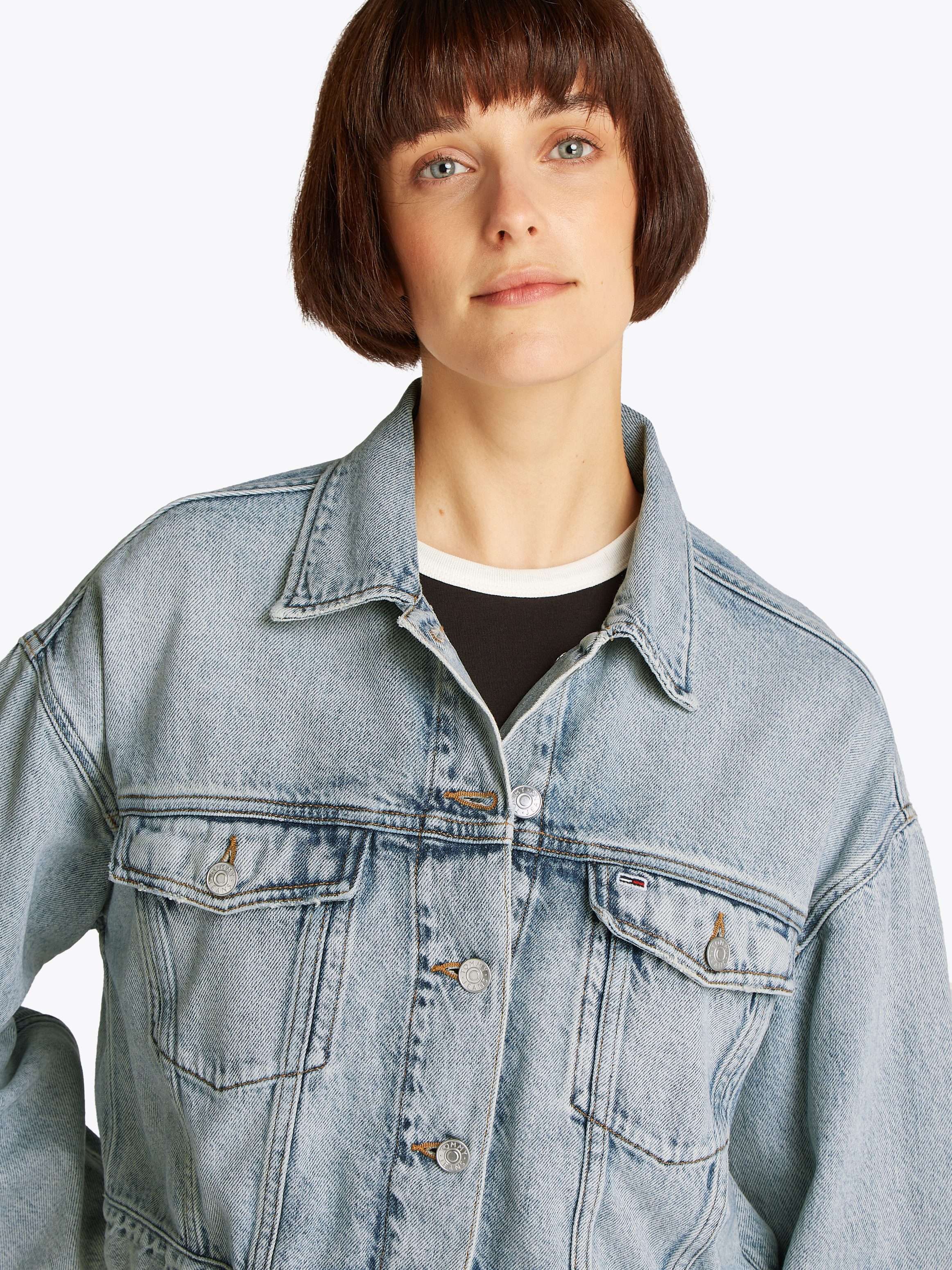 Tommy Jeans Jeansjacke OVSZ CROP TRUCKER JACKET BI6012 mit kurzem Schnitt, günstig online kaufen