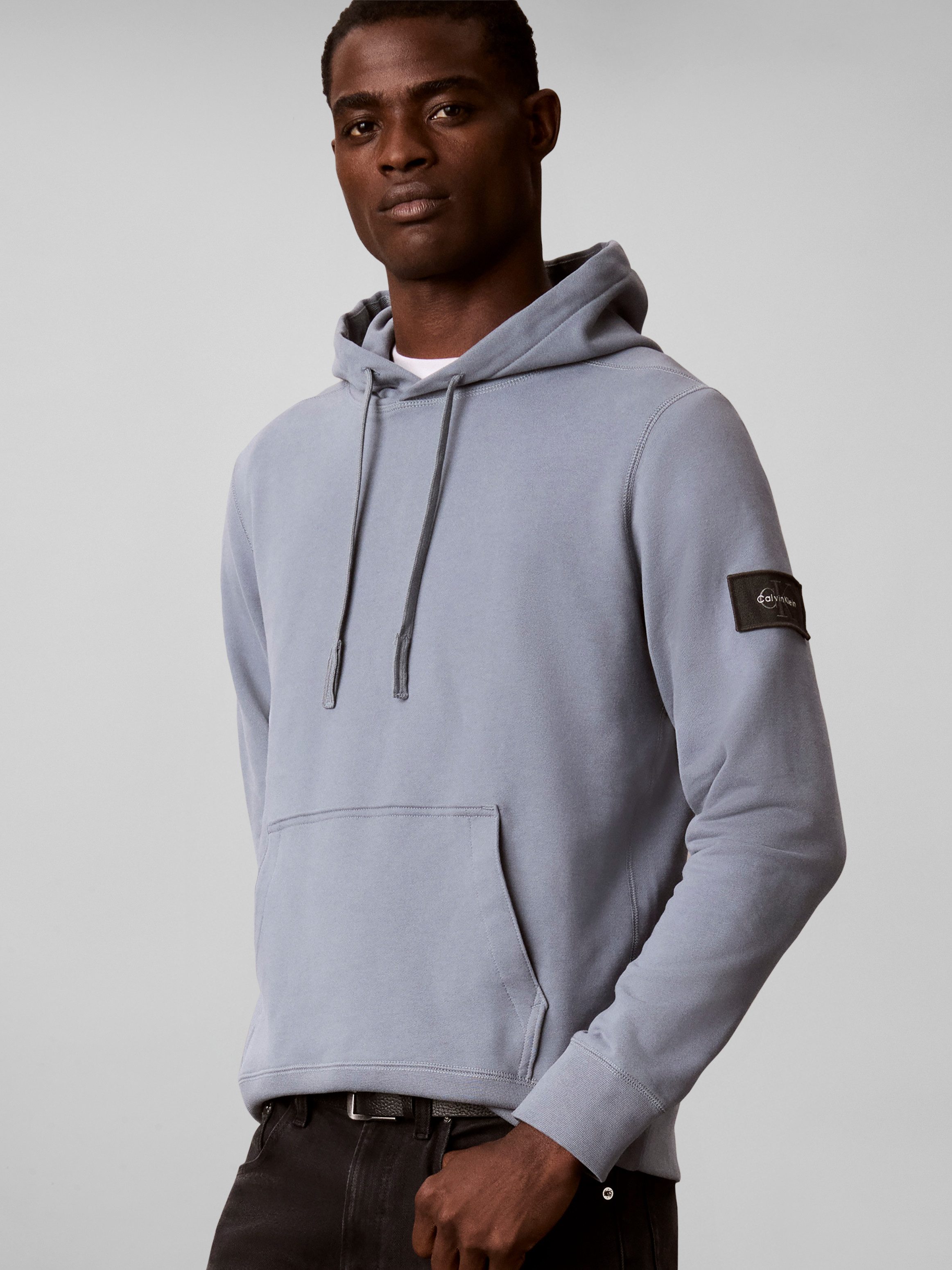 Calvin Klein Jeans Kapuzensweatshirt BADGE HOODIE Regular fit, Badge, Kängurutasche