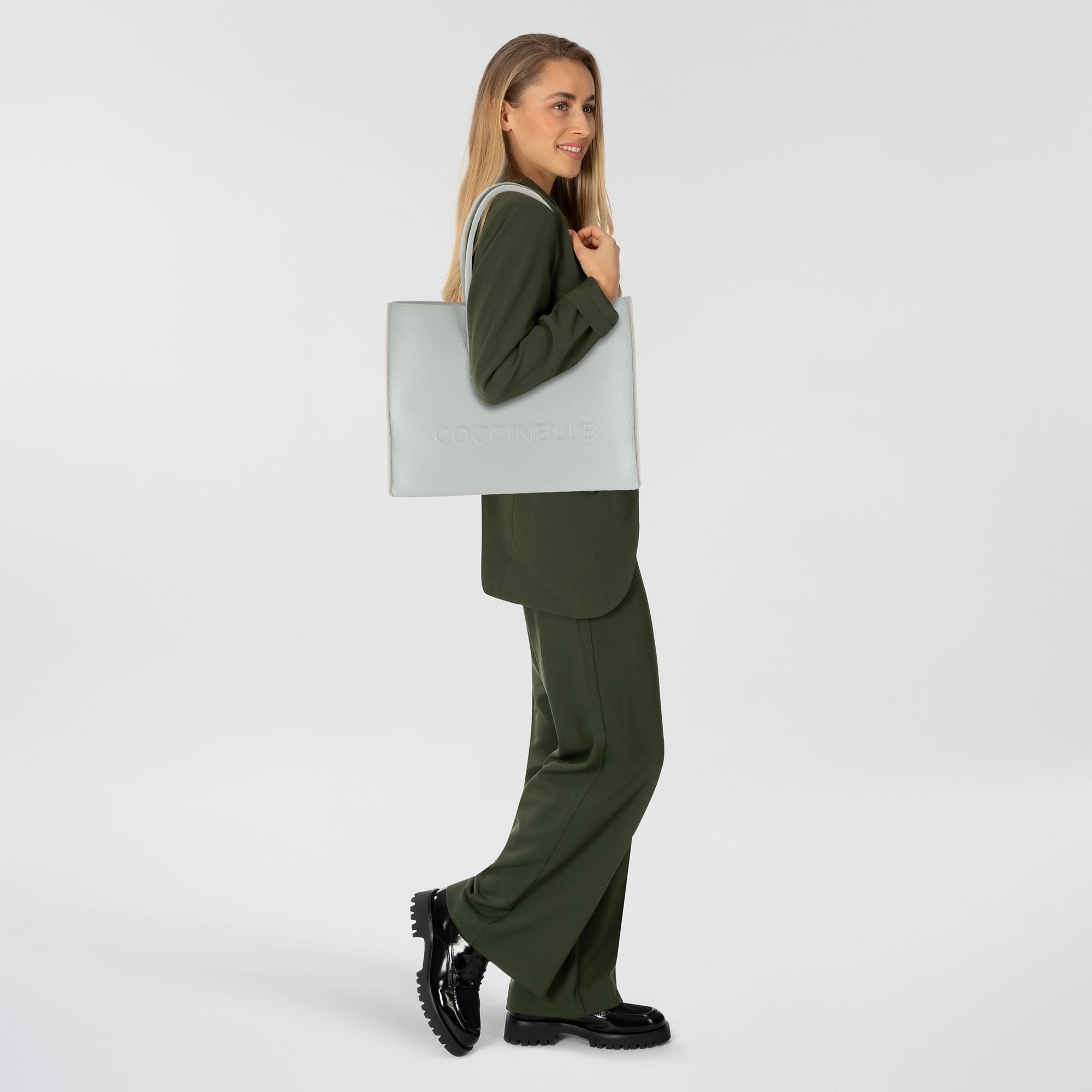 COCCINELLE Schultertasche Myrtha, Leder günstig online kaufen