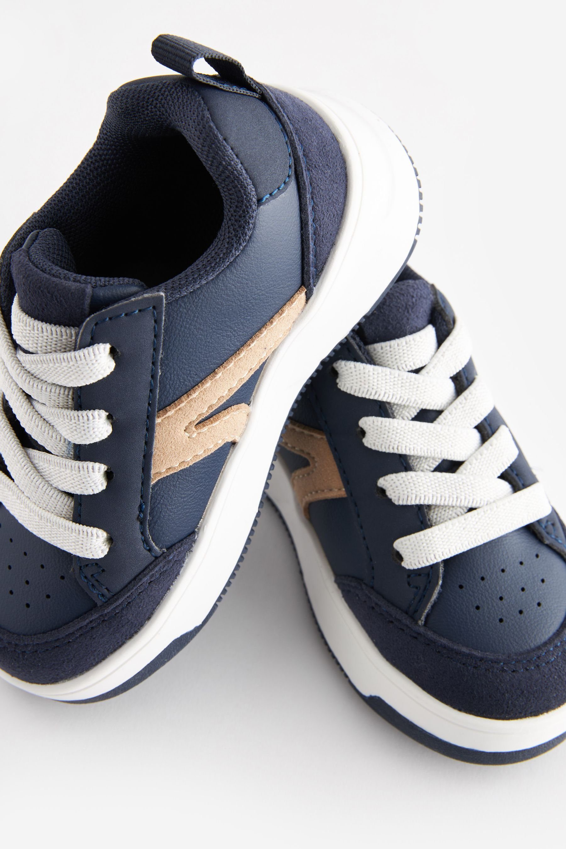 Next Sportschuh mit Elastikschnürung, weite Passform Sneaker (1-tlg)