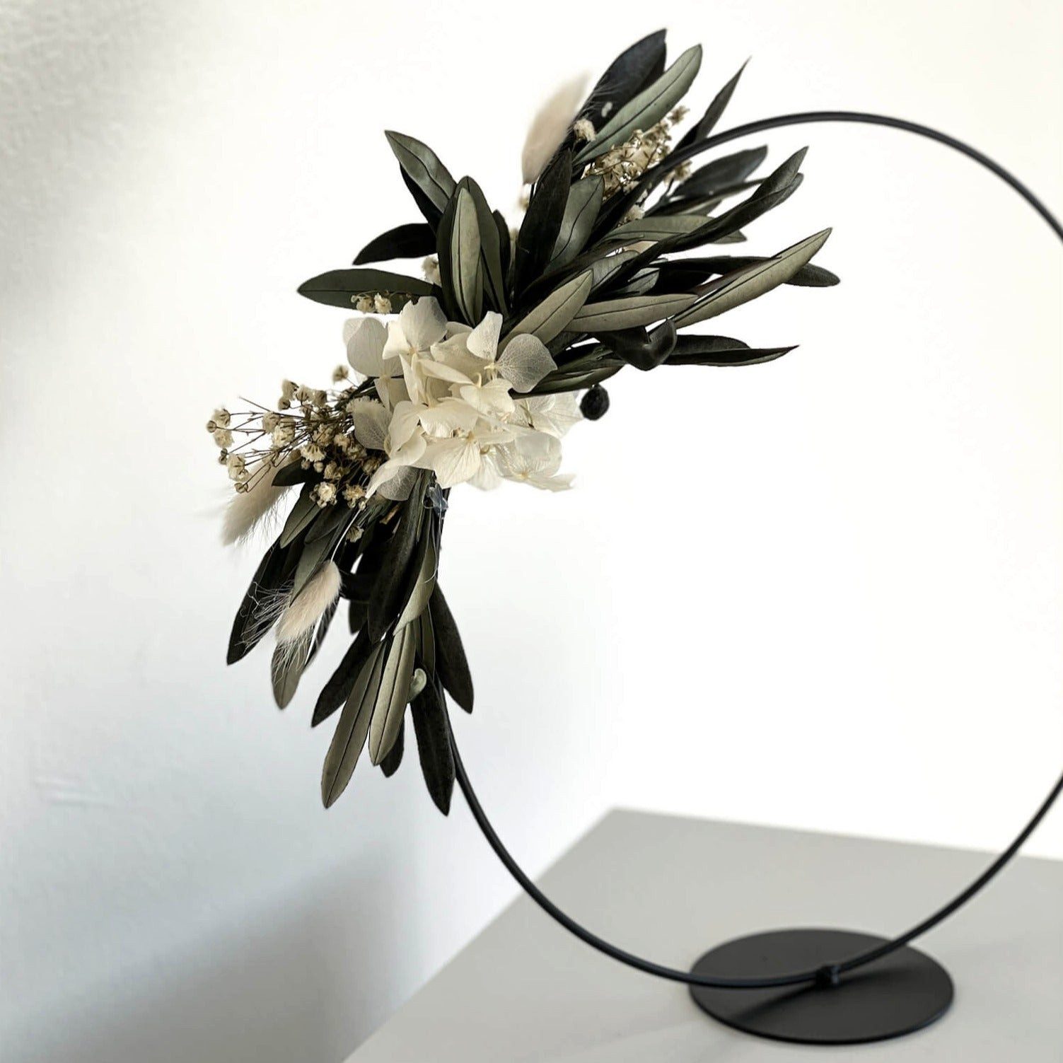 LYKKE & You Dekokranz Trockenblumenkranz Olive stehend