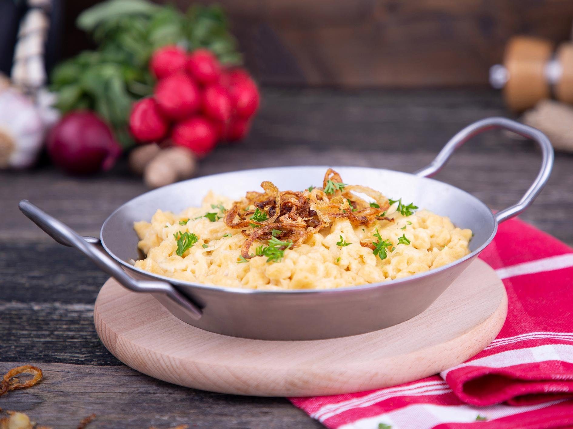 CHG Servierpfanne, Eisen (1-tlg), Ø 20 cm, inkl. Servierbrett, Induktion, Made in Germany