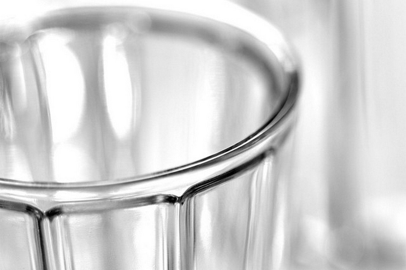 daslagerhaus Surface Wasserkrug Weißweinglas living h 12cm
