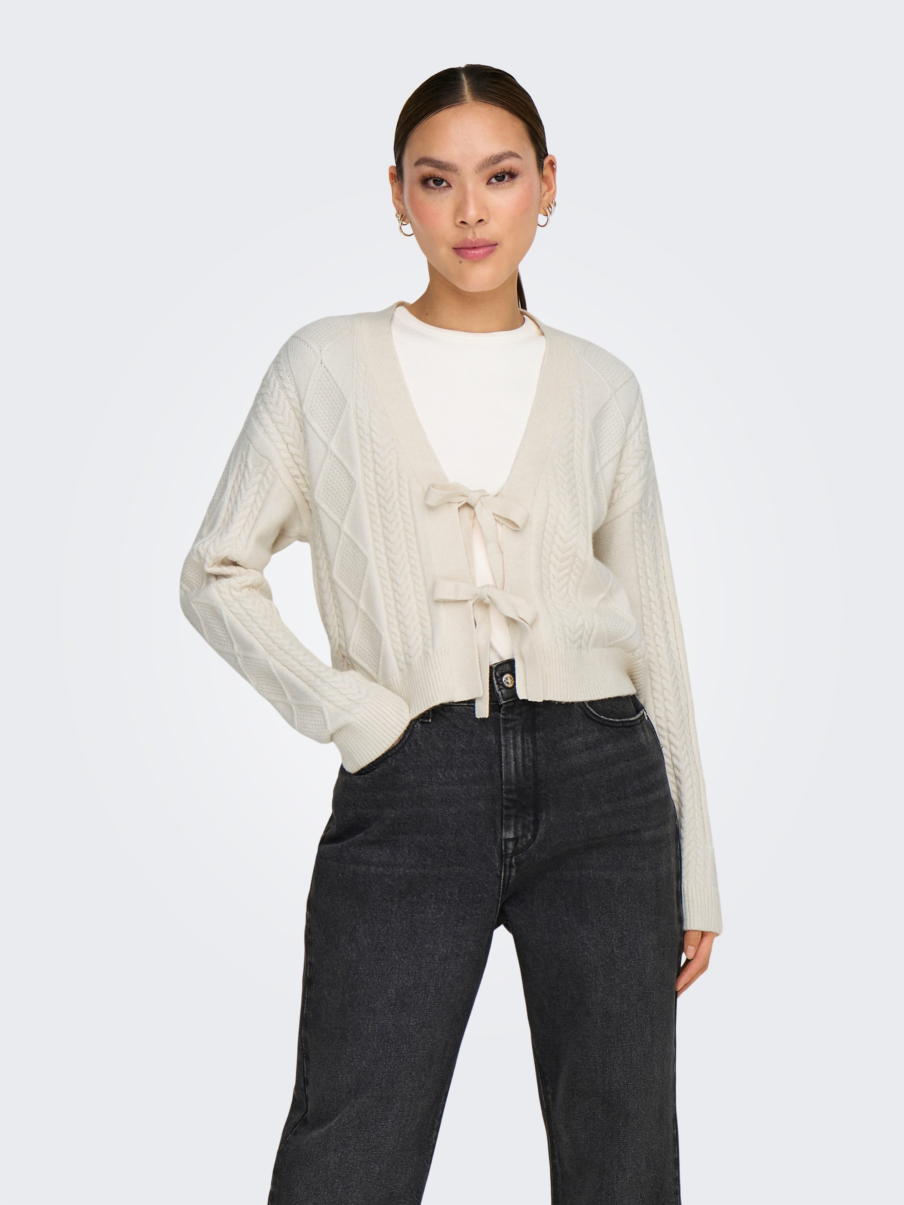 ONLY Strickjacke ONLFIA LS STRING CARDIGAN KNT NCA Viskosemischung, regular fit