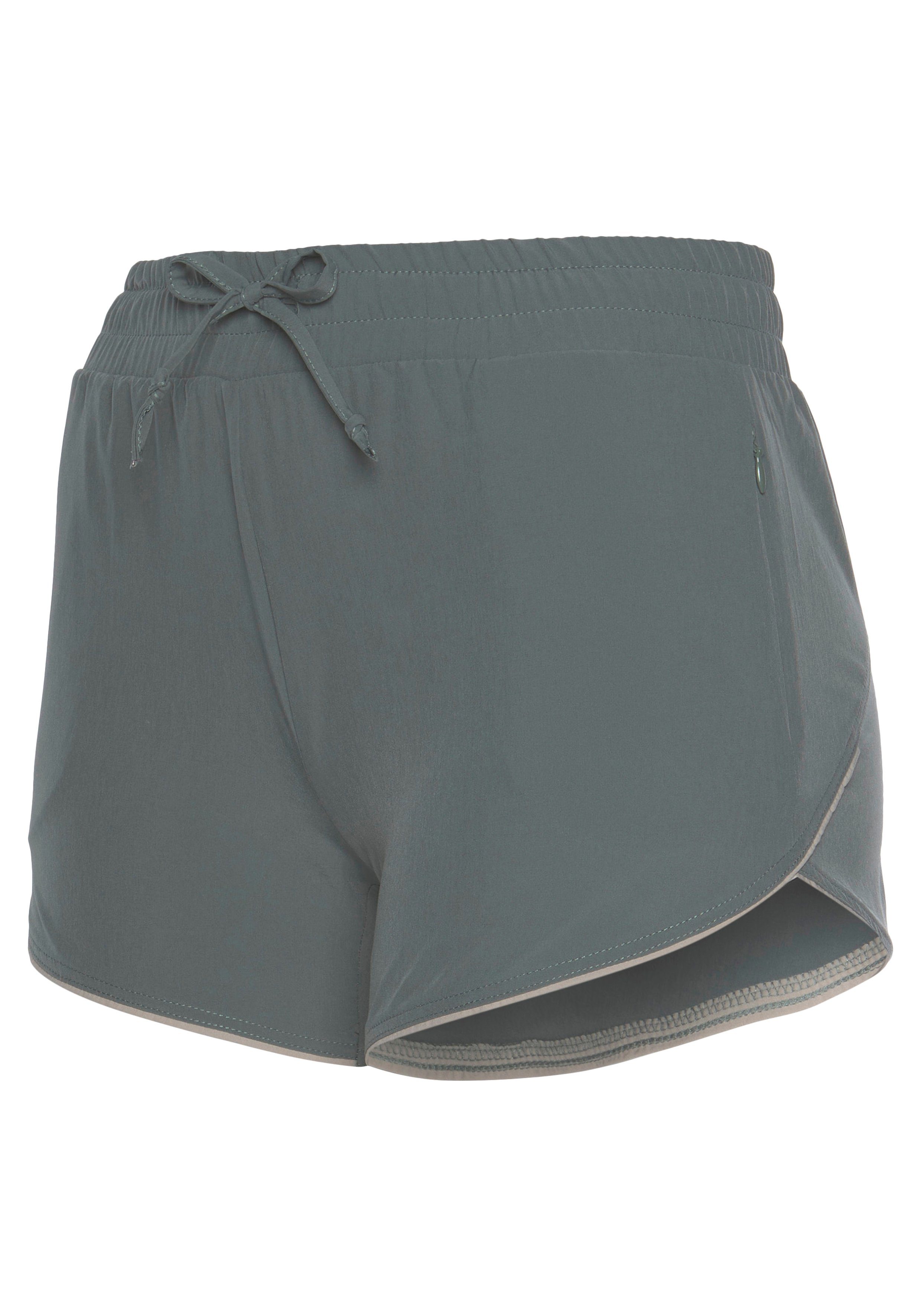 Shorts Reißverschlusstaschen mit dunkelgrün LASCANA ACTIVE