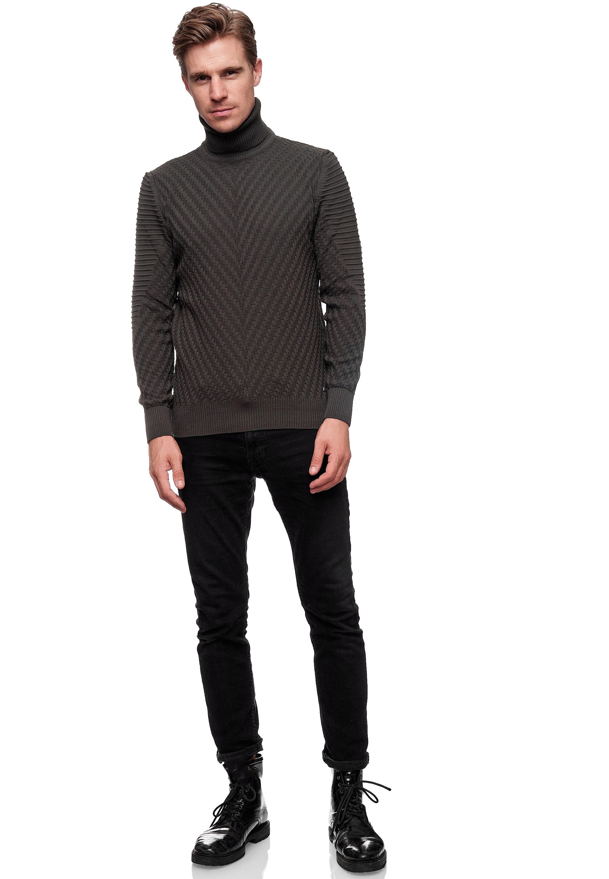 Rusty Neal Rollkragenpullover in stilvollem Feinstrick