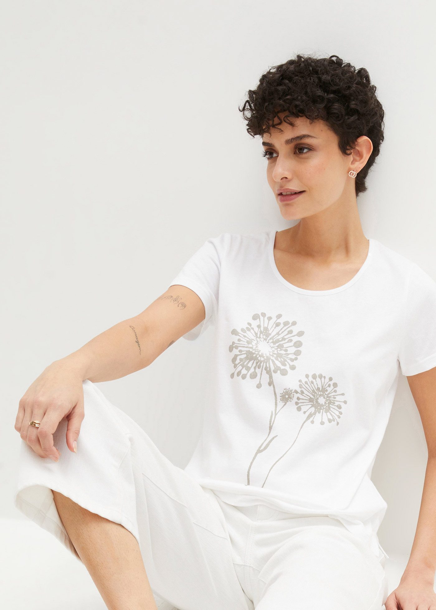 bonprix T-Shirt lockere Passform, Kurzarm-Design, weiter Rundhalsausschnitt