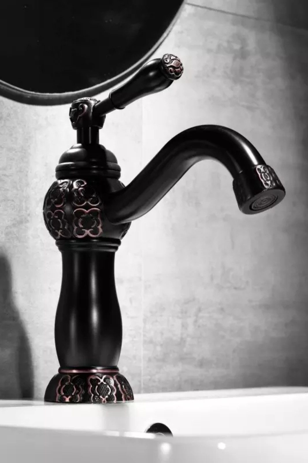 Kinaree Badarmatur Retro Wasserhahn NHON Messing, schwarz, geprägt