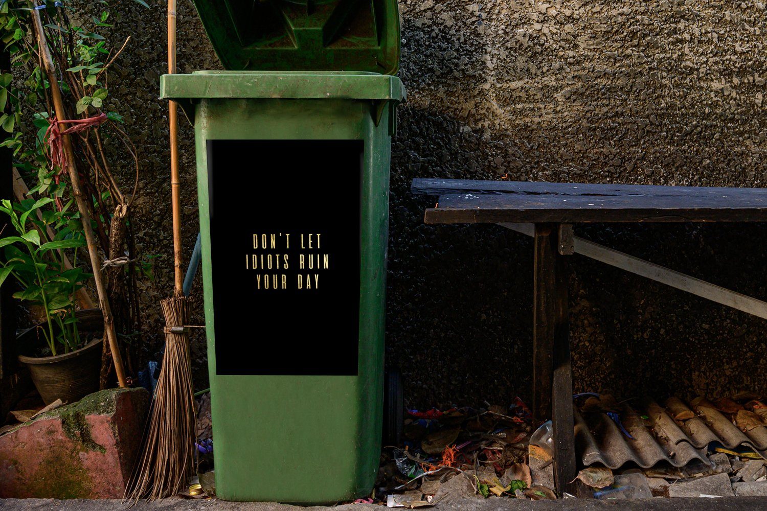 Schwarz Tag Container, - (1 Mülltonne, Zitat Mülleimer-aufkleber, MuchoWow - - Wandsticker St), Sticker, Abfalbehälter Gold