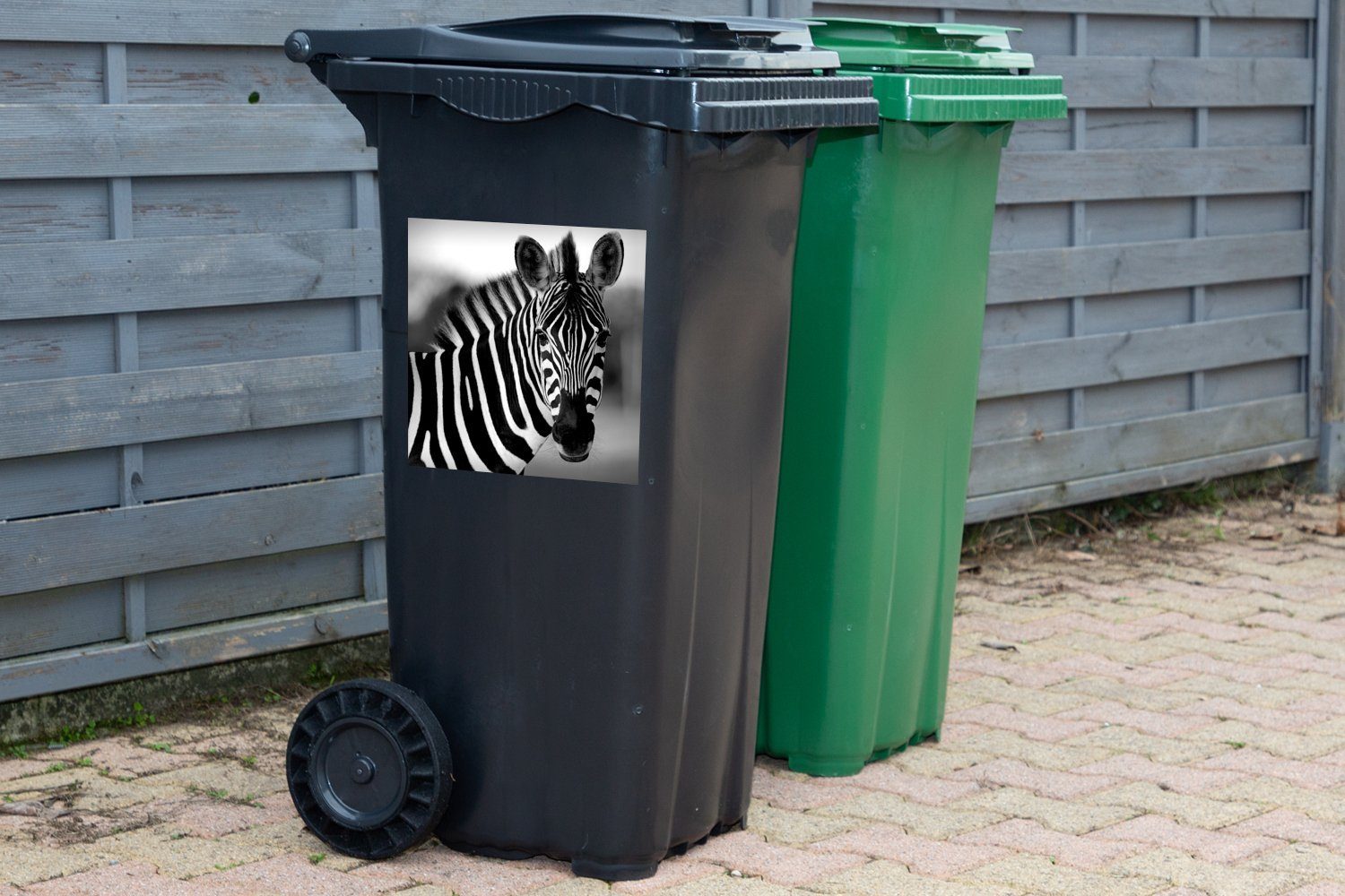 Zebra weiß Sticker, und MuchoWow - St), Abfalbehälter (1 Nahaufnahme Mülltonne, Wandsticker Mülleimer-aufkleber, Container, schwarz