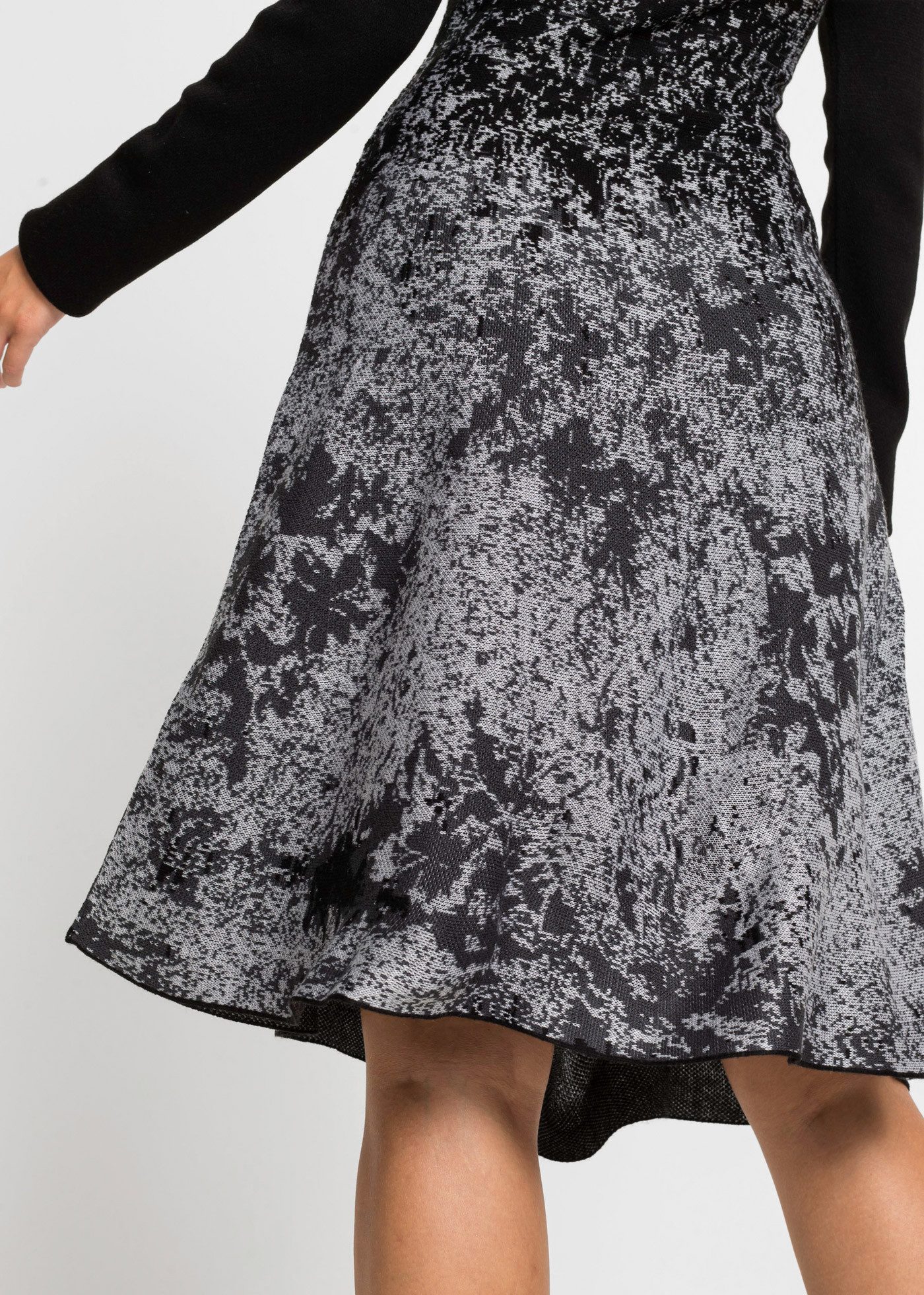 bonprix Strickkleid für besondere Anlässe, aus Polyacryl, ausgestellter Rock