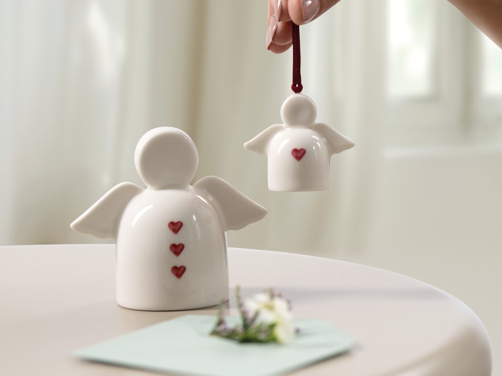 like. by Villeroy & Boch Dekofigur With Love Schutzengel Sending Love 7,5cm – Bild 3 von 5